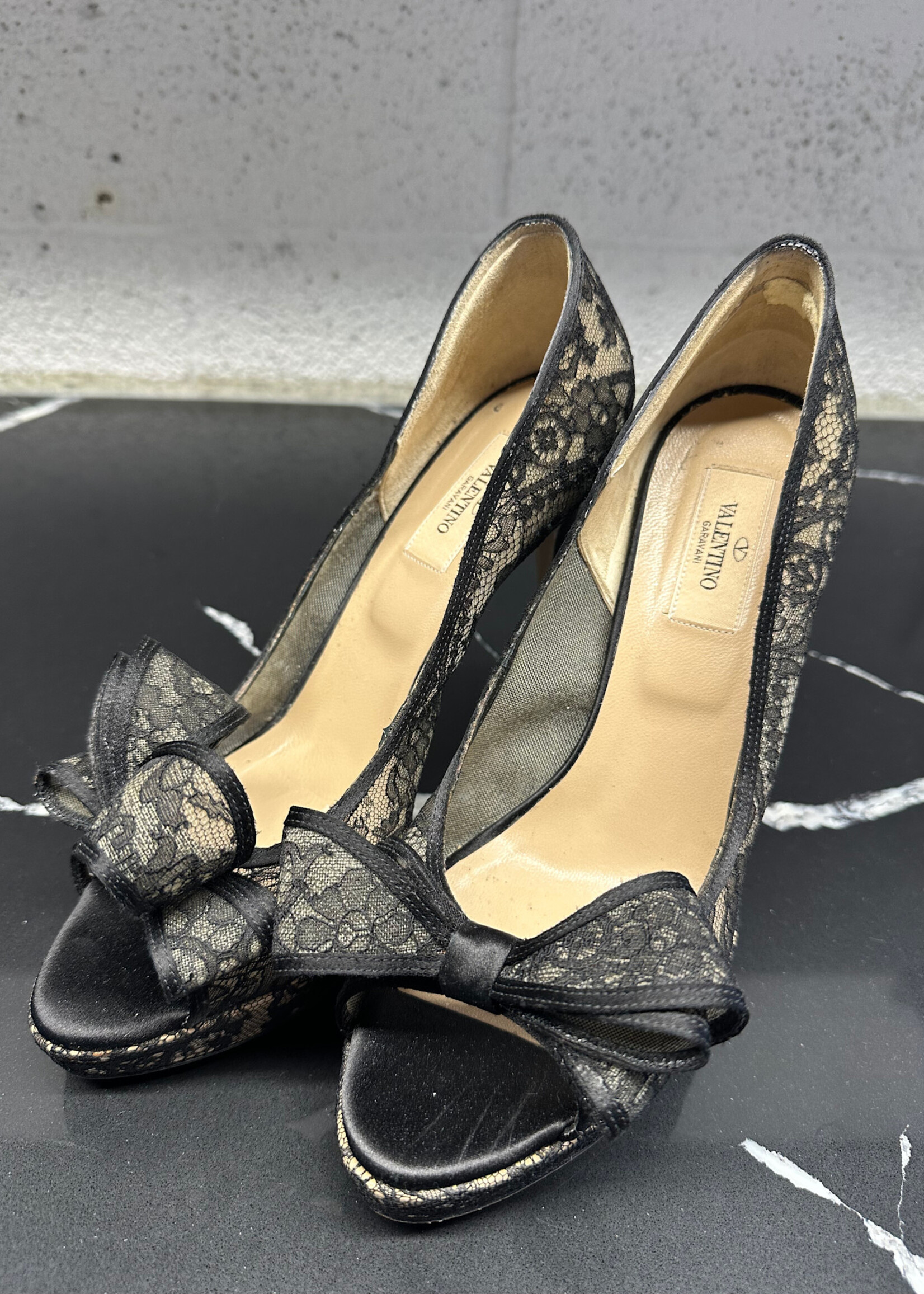 Valentino Black Bow Lace Stilettos 40/9