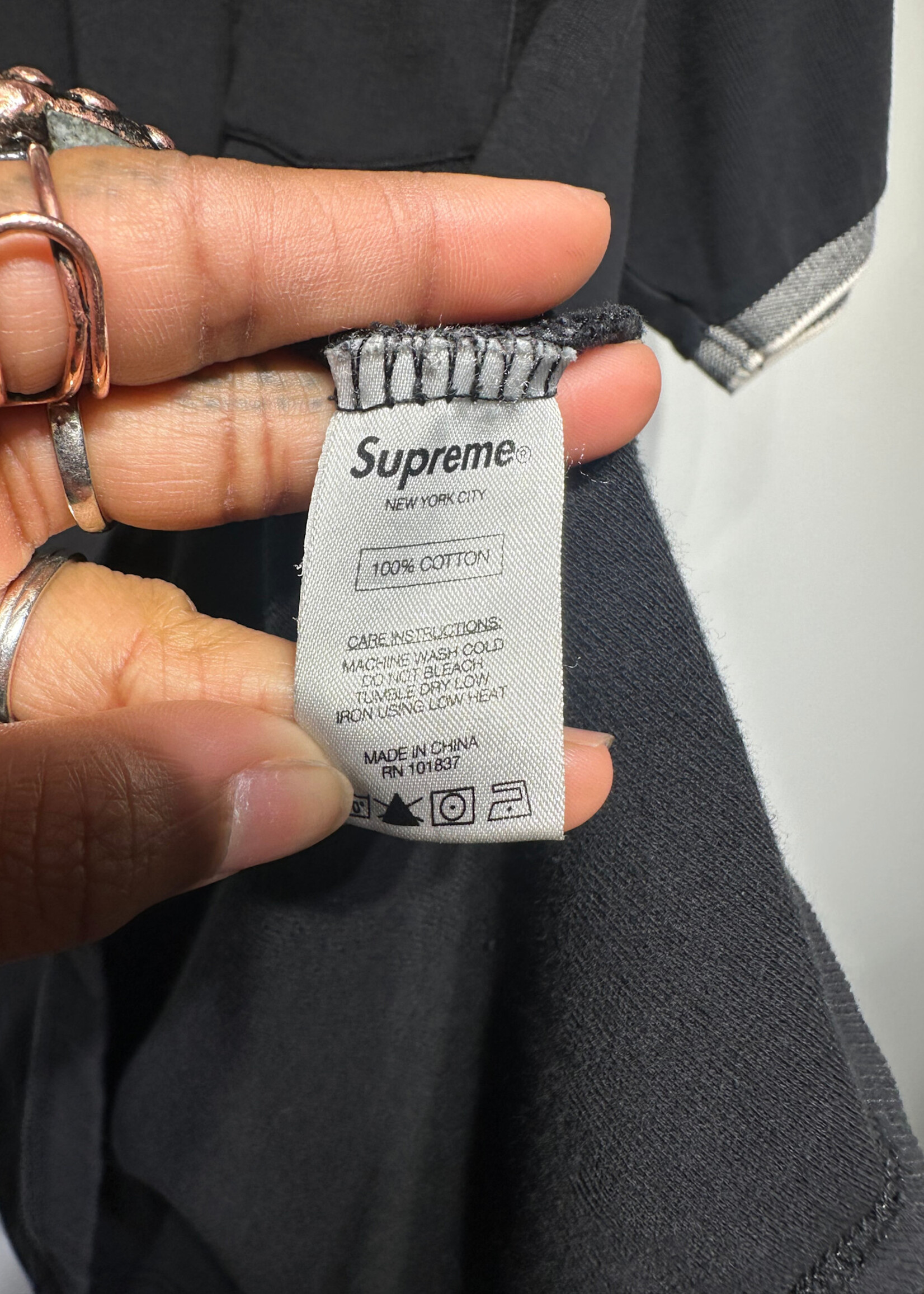 Supreme Black Pocket Tee w Gradient Collar Masc L