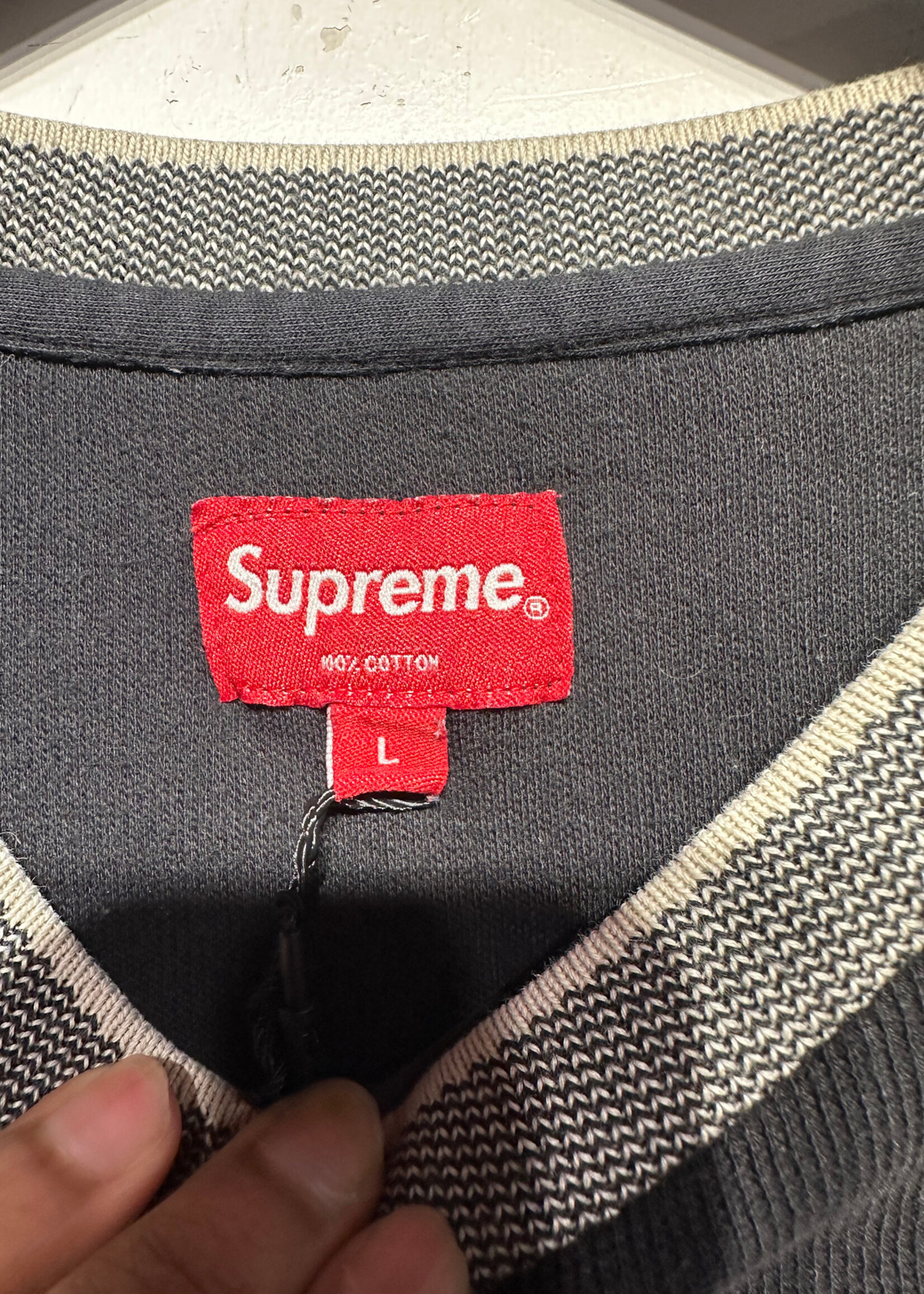 Supreme Black Pocket Tee w Gradient Collar Masc L