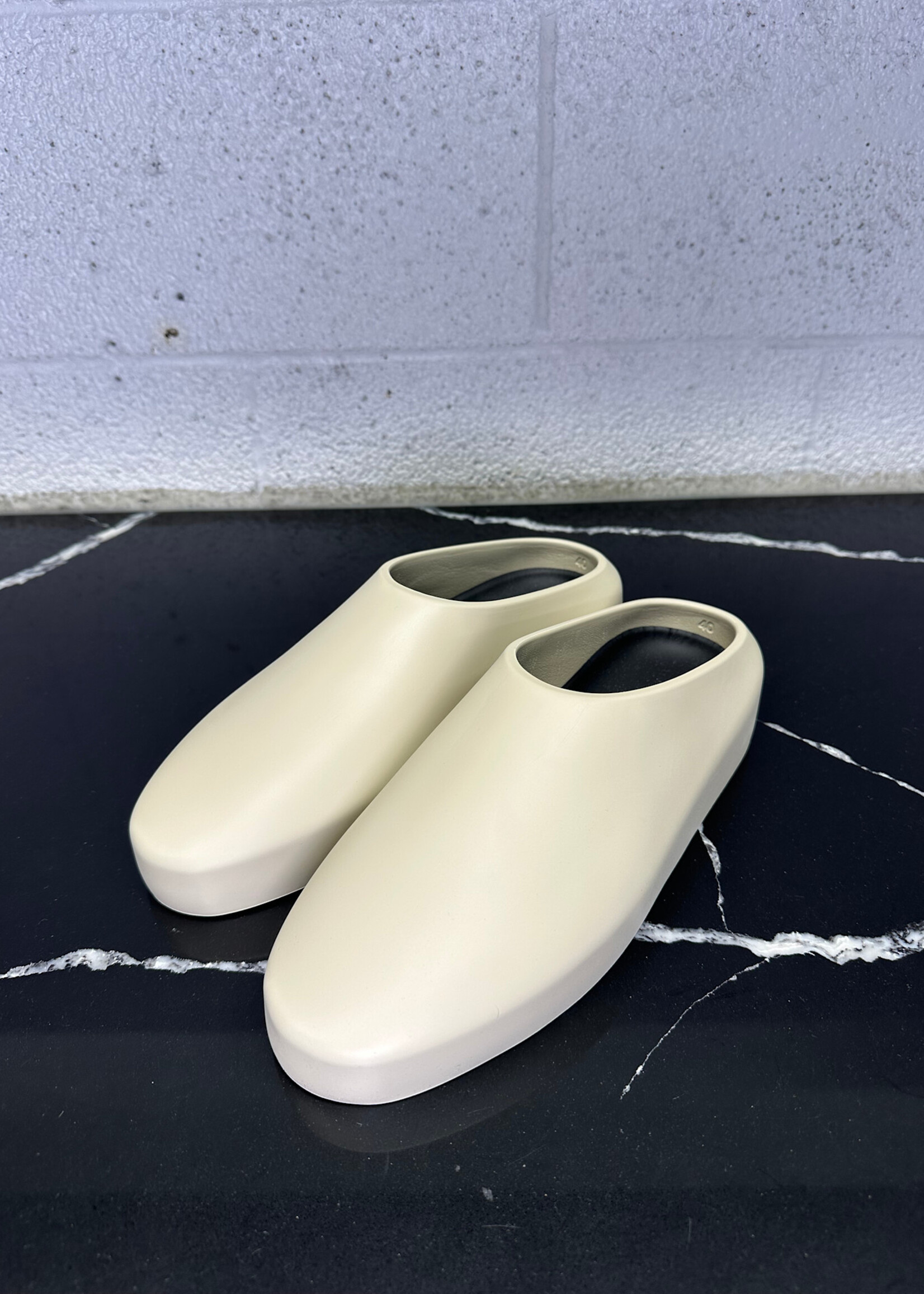 Fear of God California Cement Fem 10