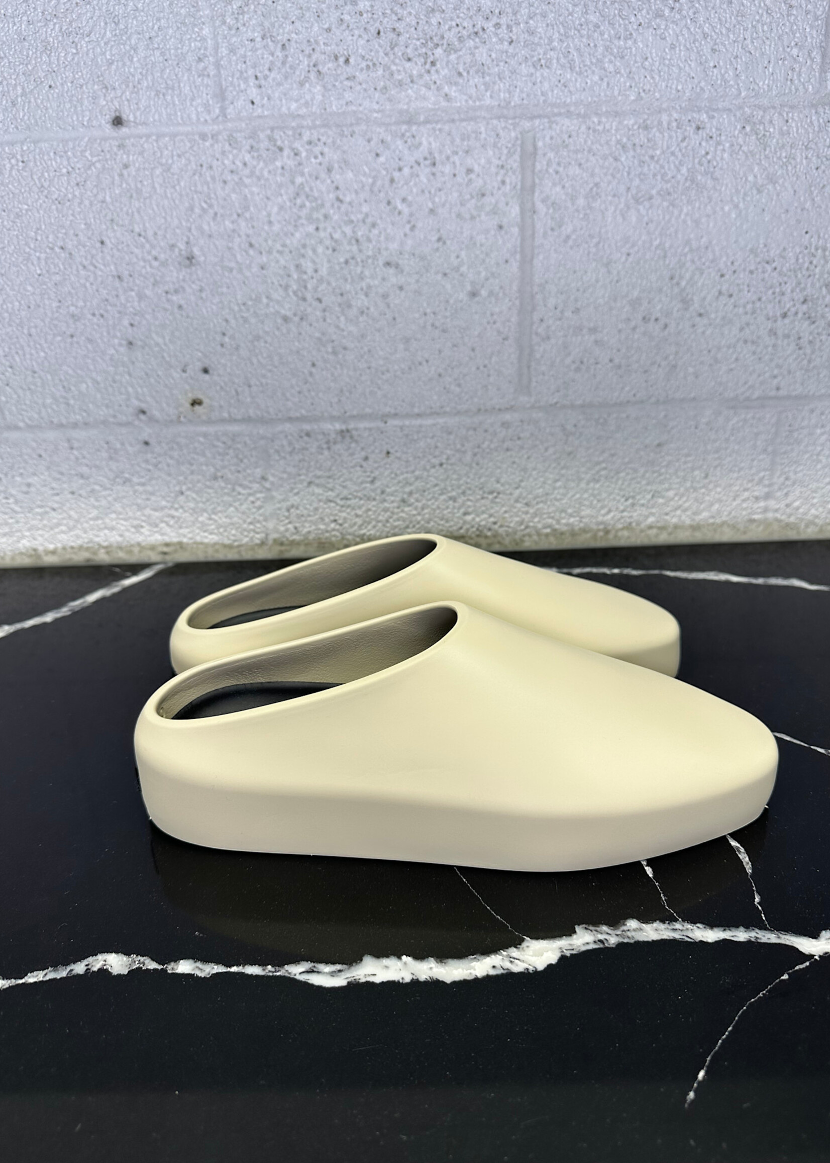 Fear of God California Cement Fem 10