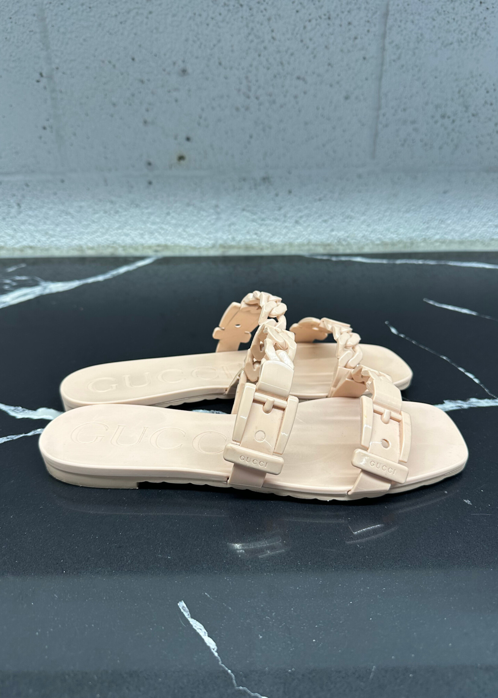 Gucci Salmon Rubber Chain Sandal 38/7.5