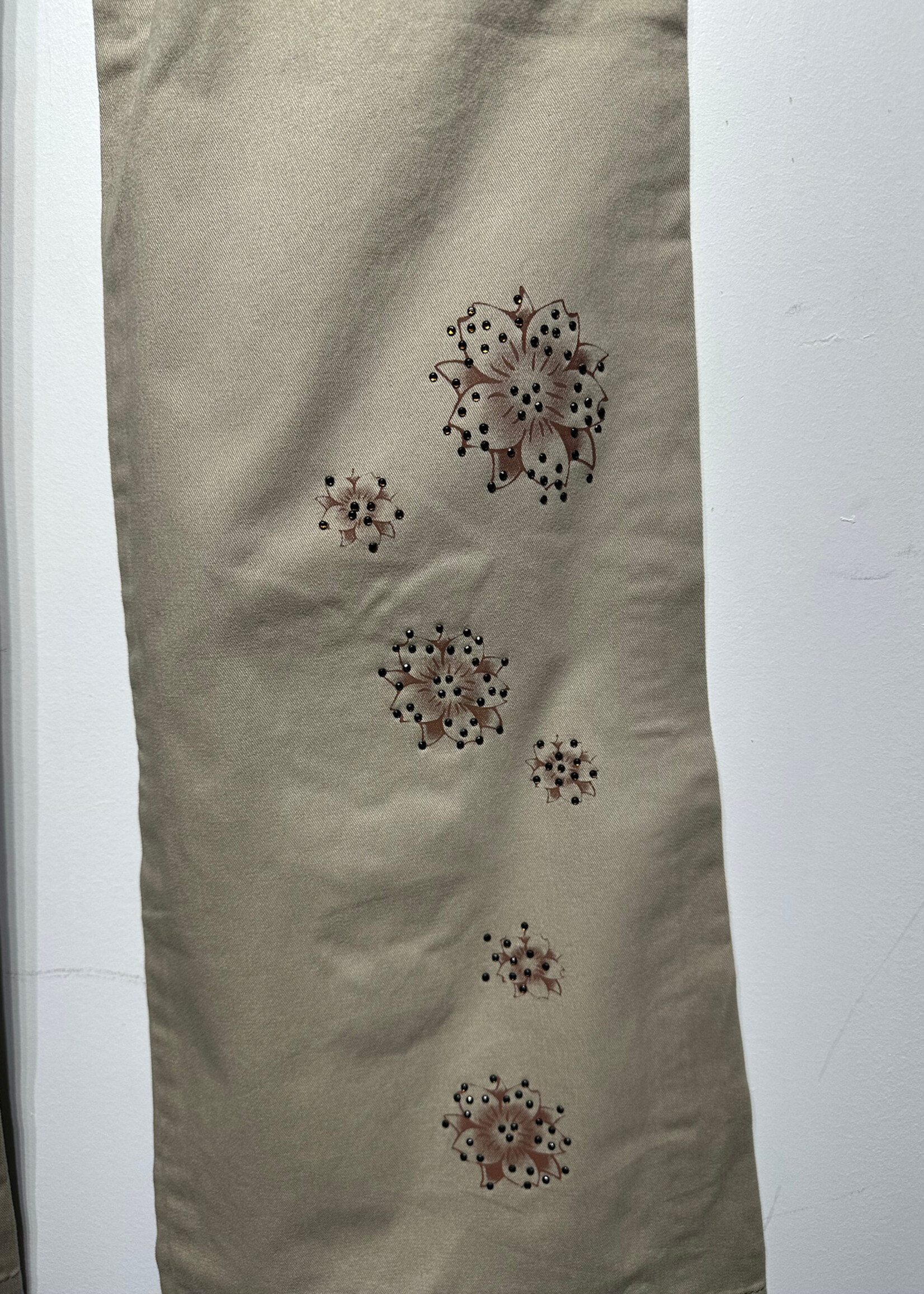 Ed Hardy NWT Beige Studded Cargo Pants 28