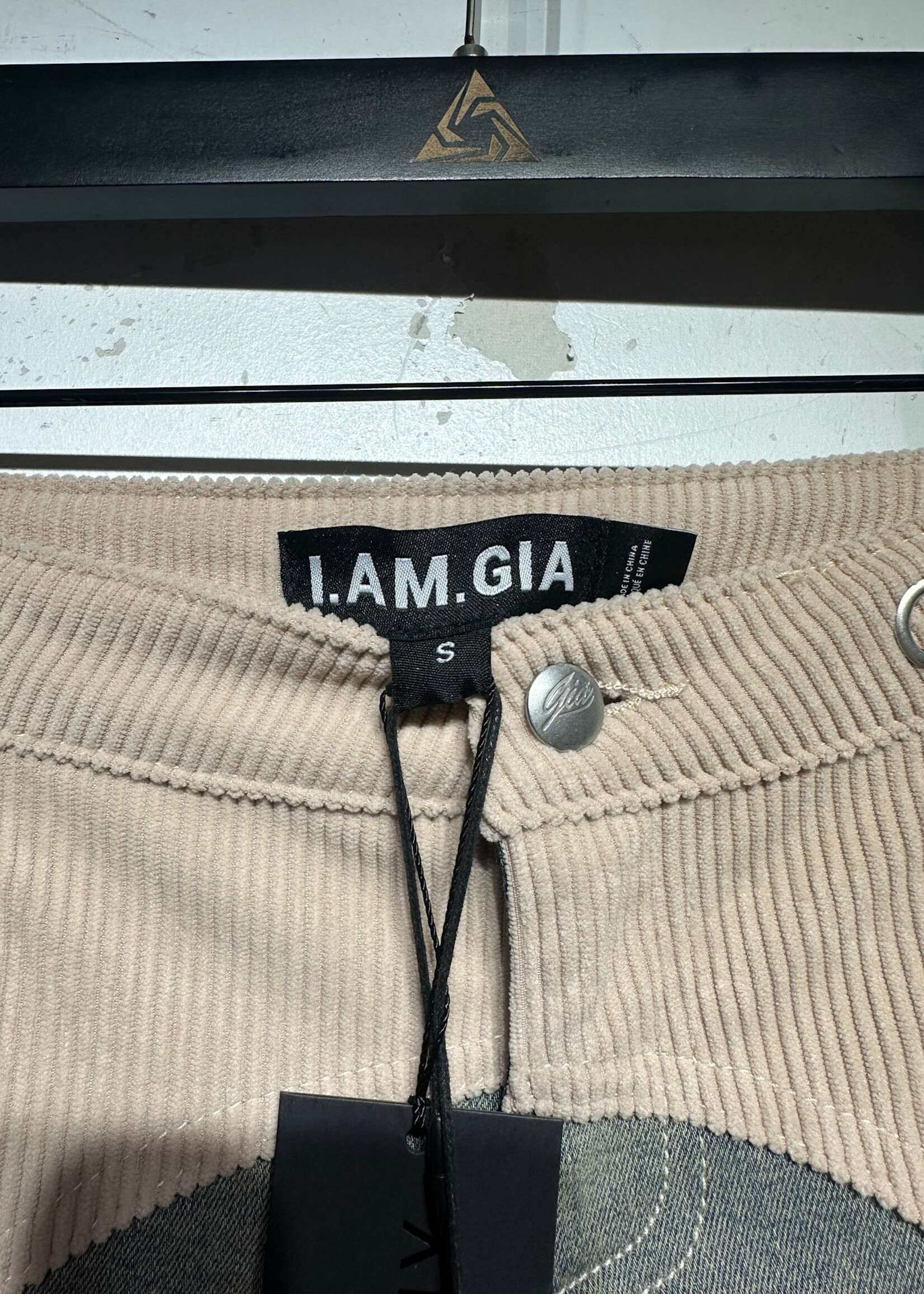NWT I Am Gia Tommie Jeans S/28 (Retail: $135)