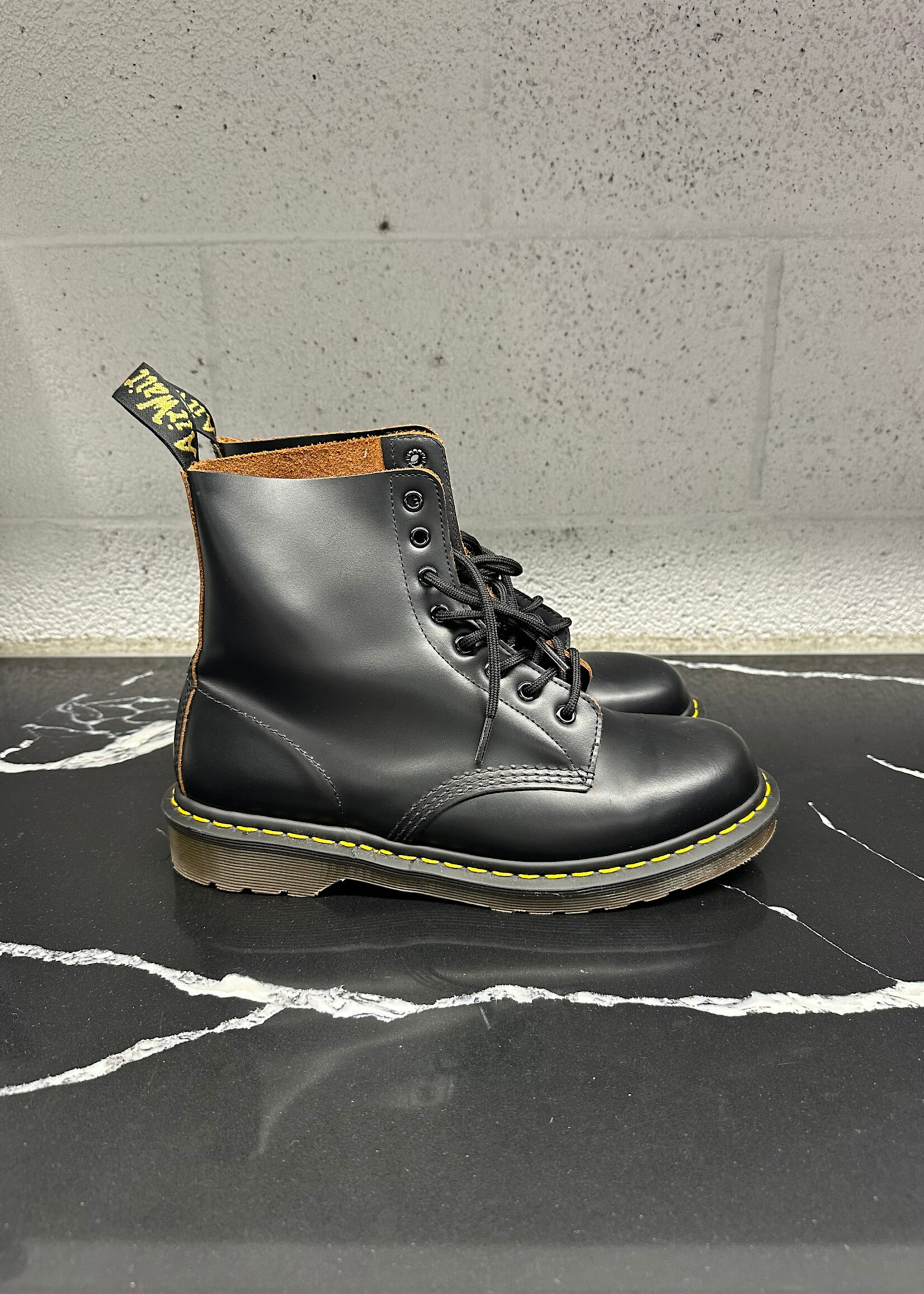 Dr Martens Made In England Black 8 eyelet Boots Masc 10