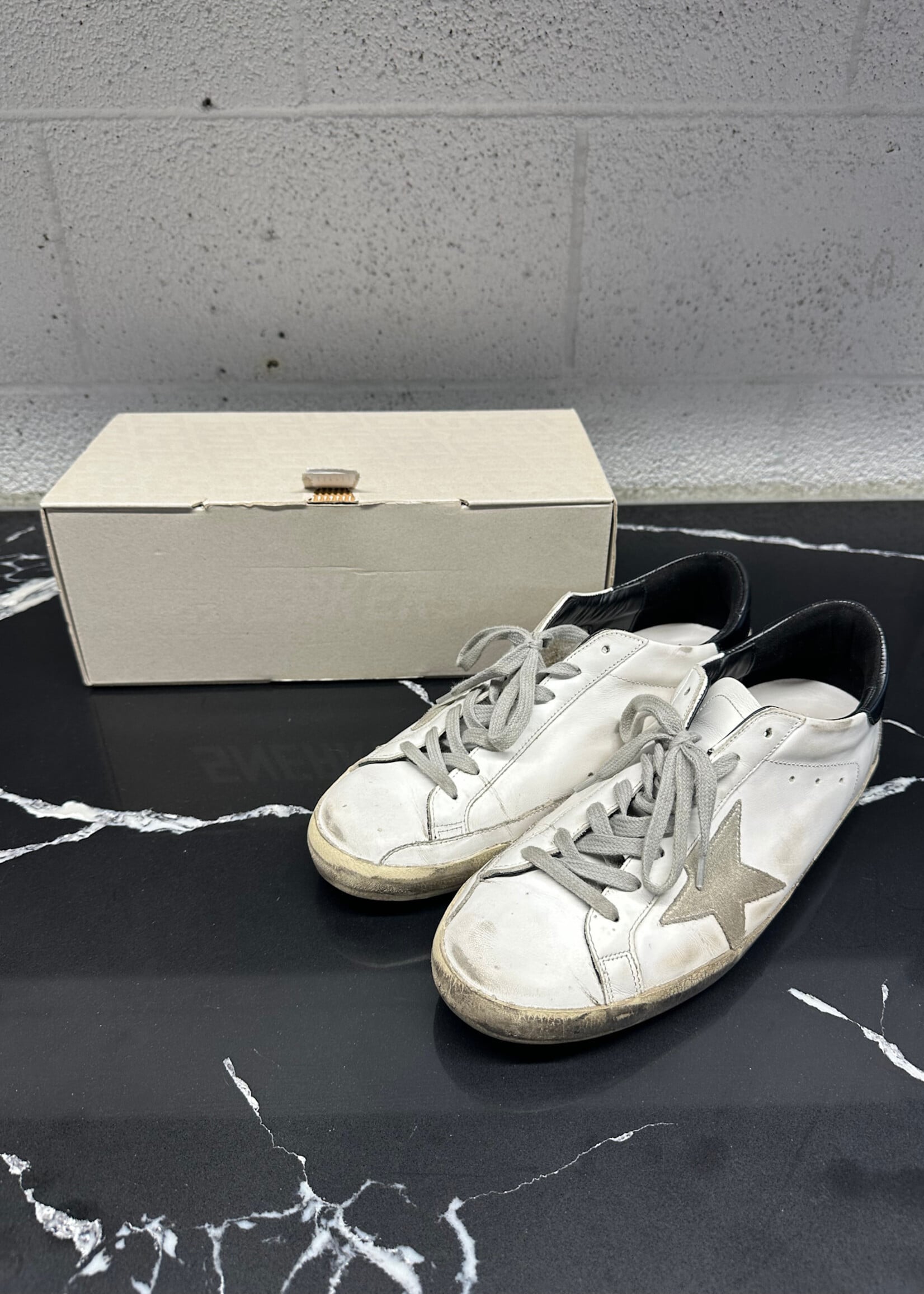 Golden Goose Black / White Superstar Masc 10