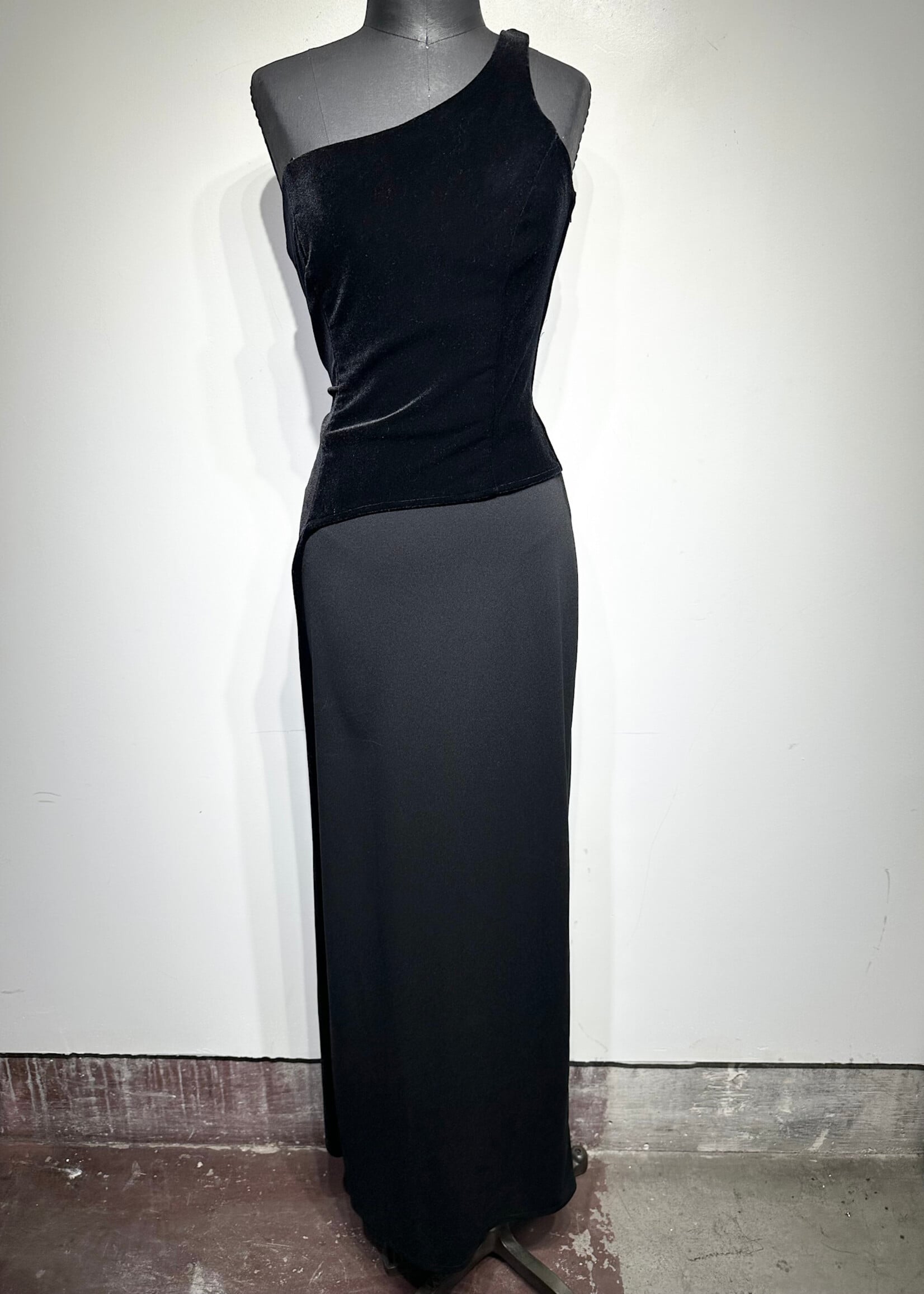 Betsy & Adam One Shoulder Velvet Detail Black Dress M