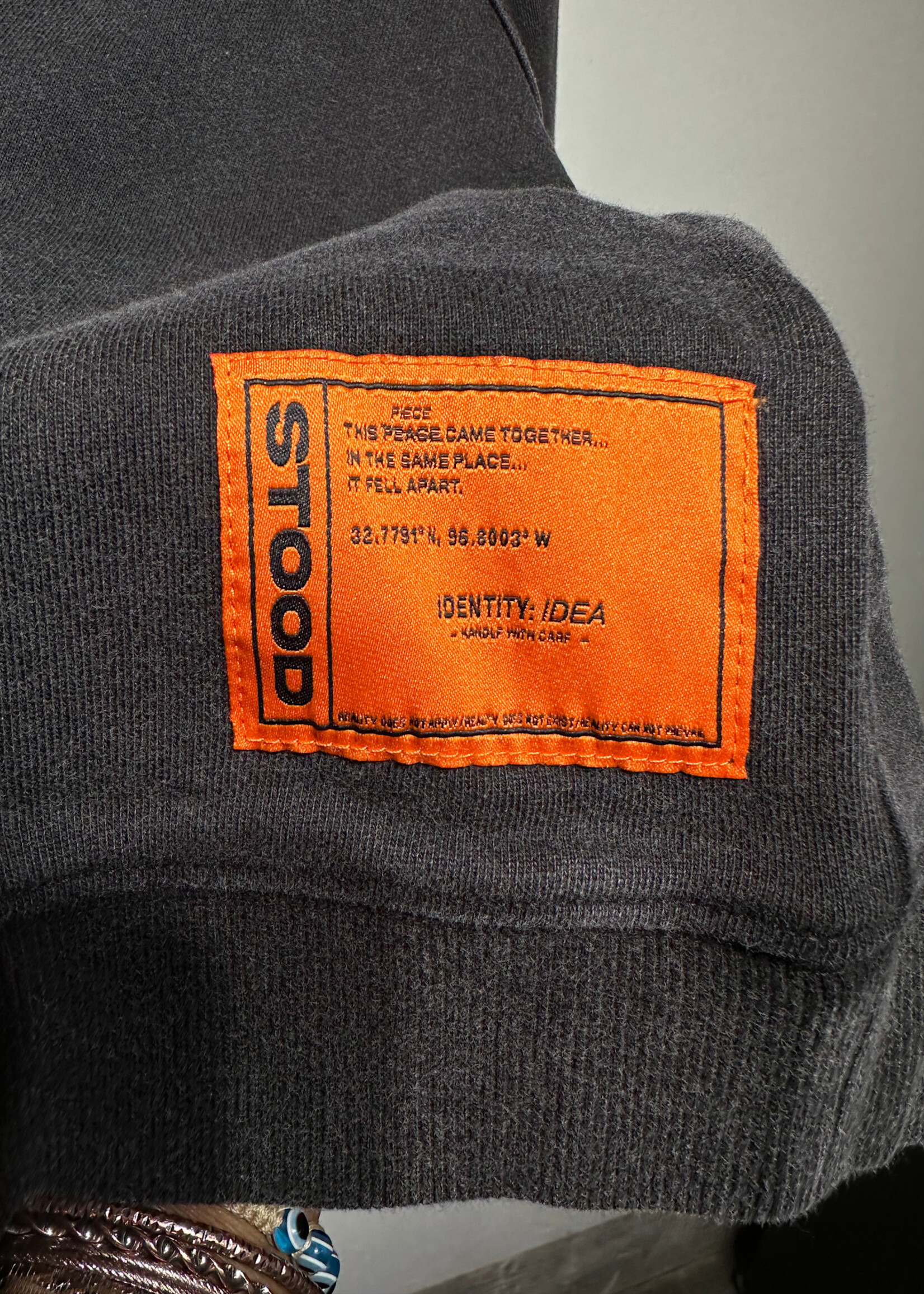 NWT Misunderstood Black Center Logo Sweater Masc L