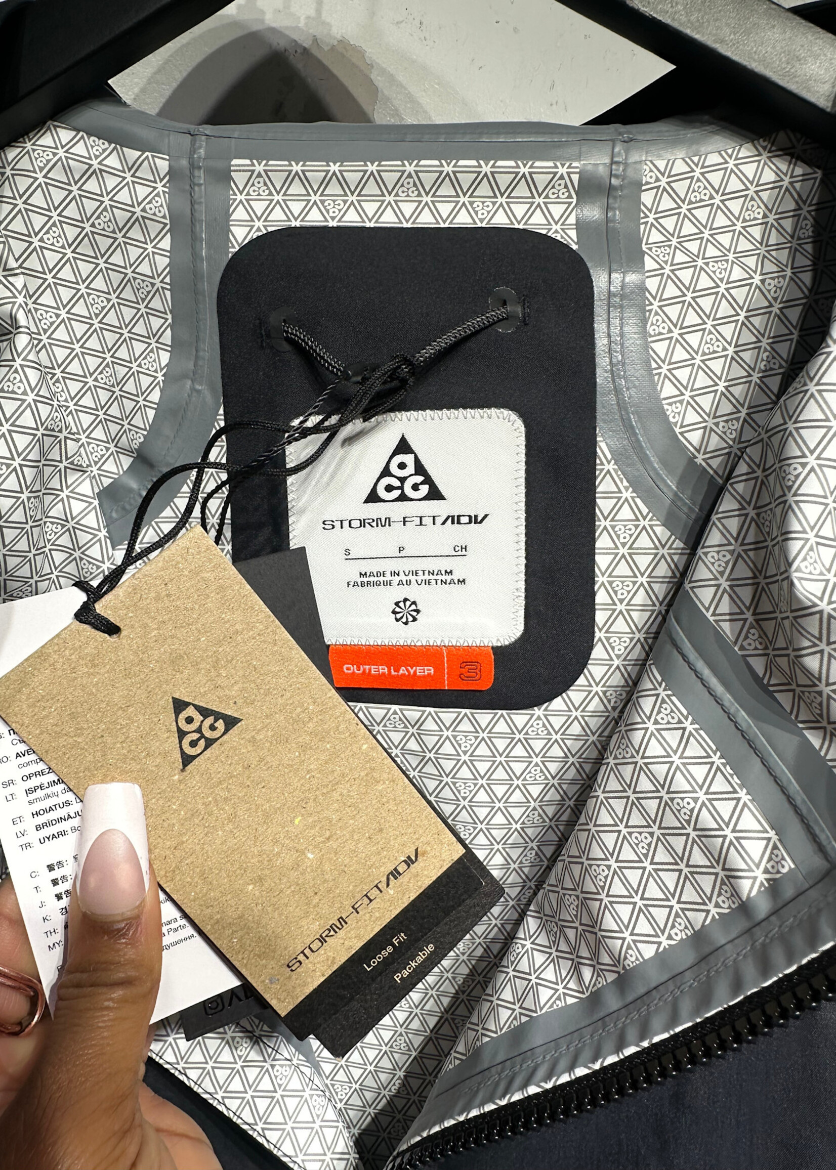 NWT Nike ACG Storm Fit Black Shell Jacket S (Retail: $180)