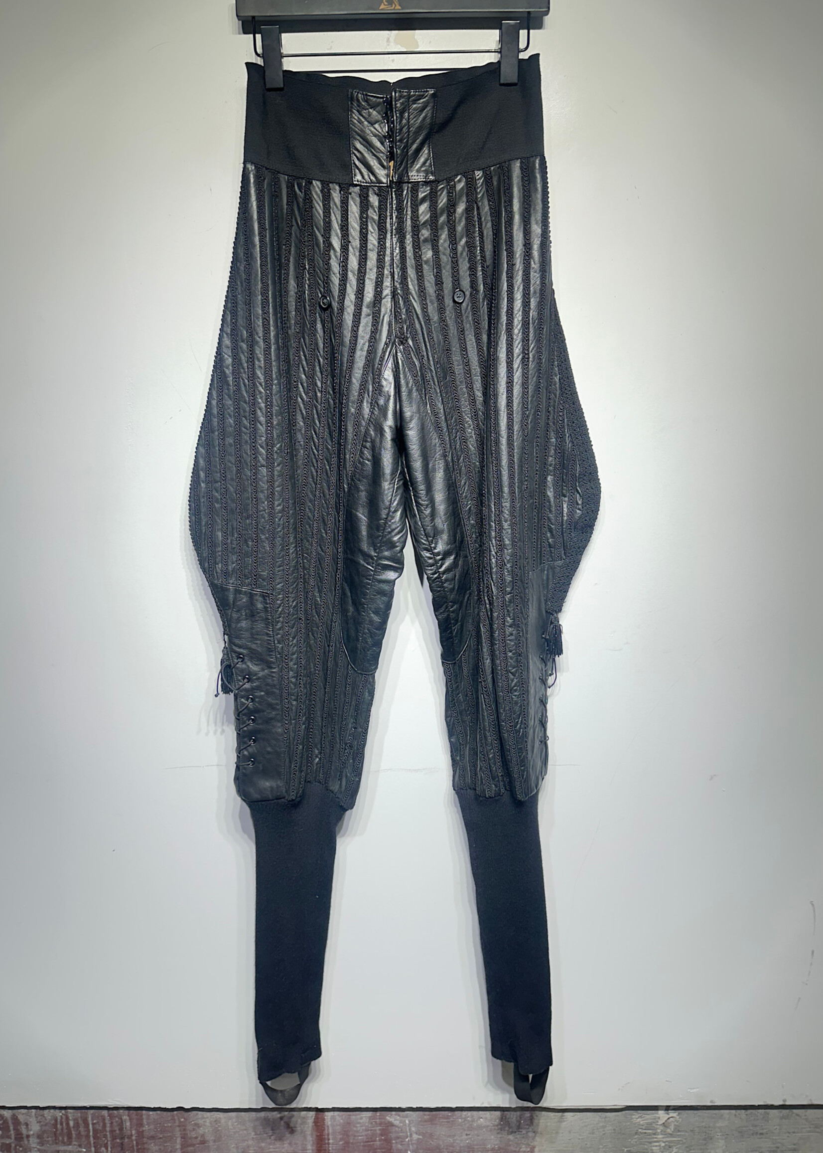 No Label 70s Black Leather Matador Pants Fem 28