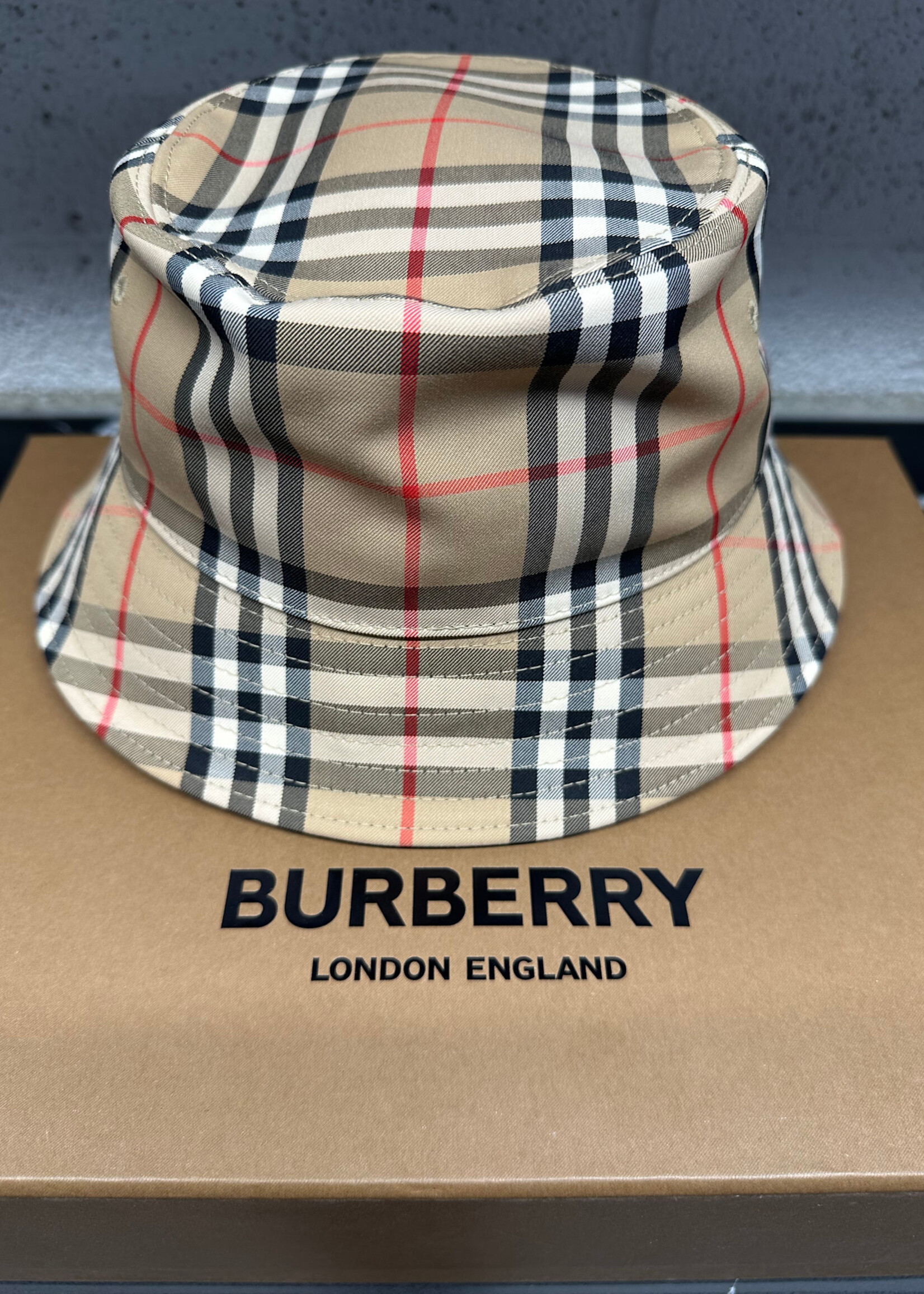 Burberry Nova Check Bucket Hat W Box