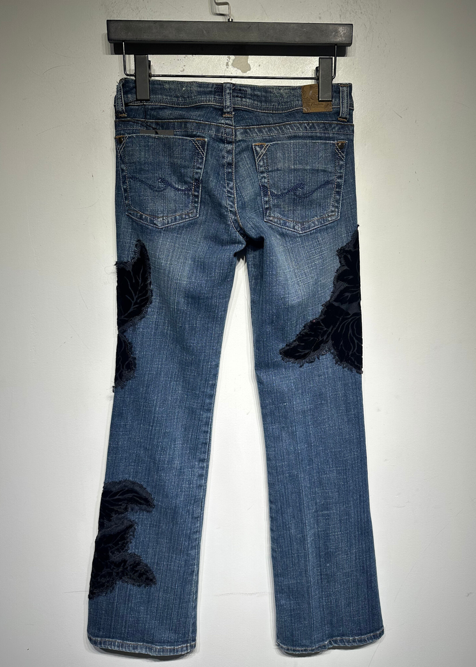 Candies Blue Flare Jeans w Black Floral Details Fem 25