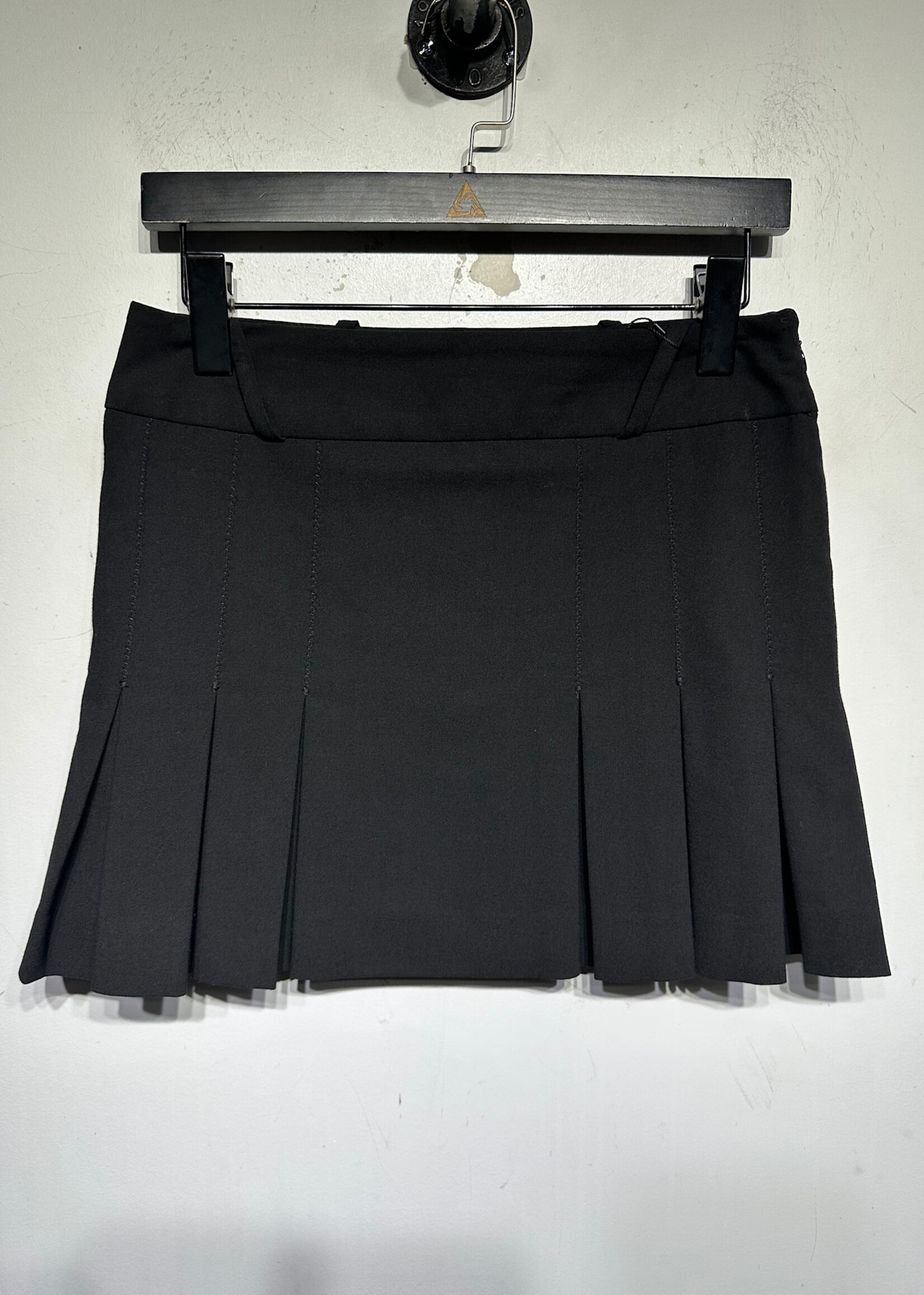 Bebe 2000s Black Pleated Mini Skirt 26