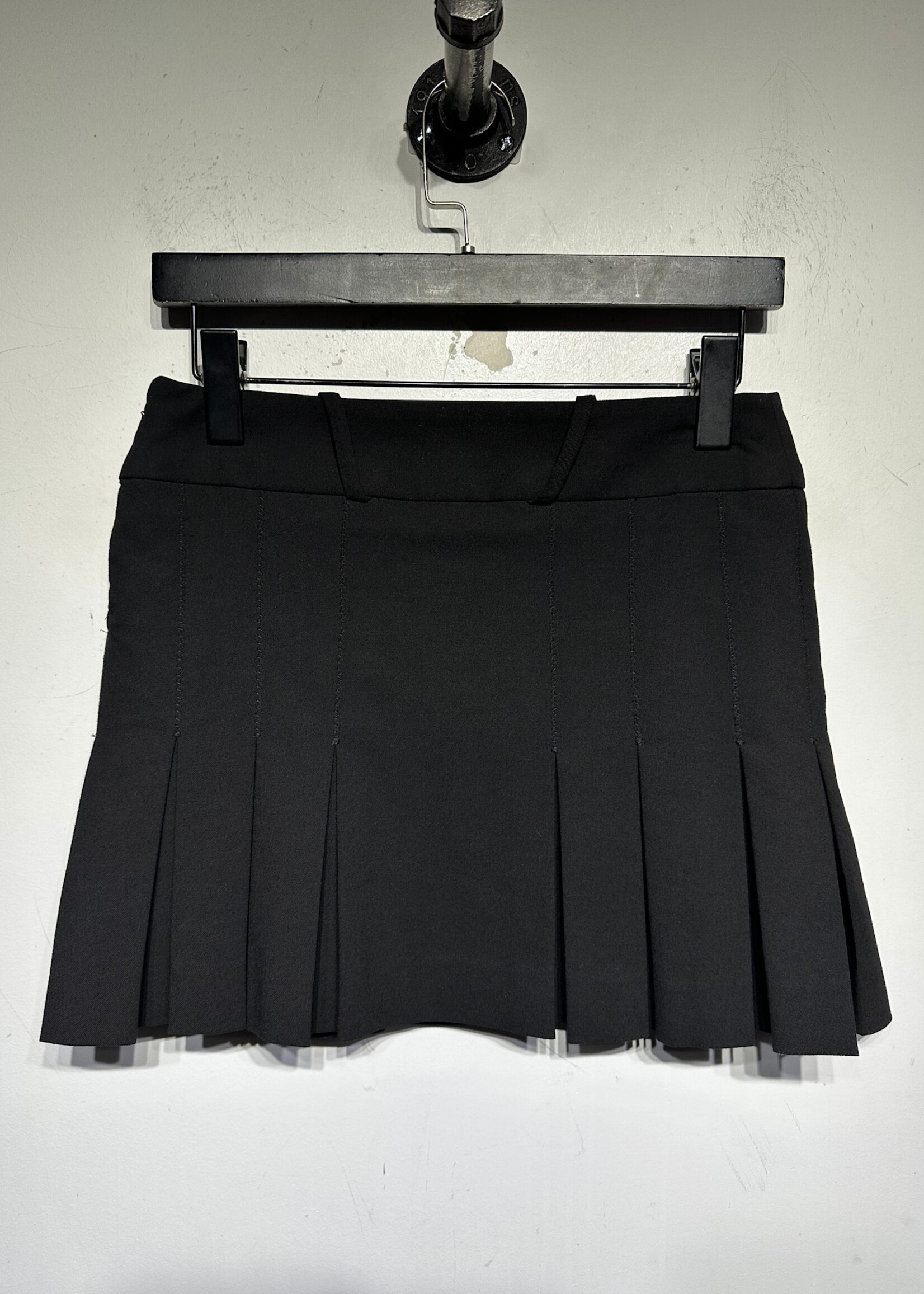 Bebe 2000s Black Pleated Mini Skirt 26