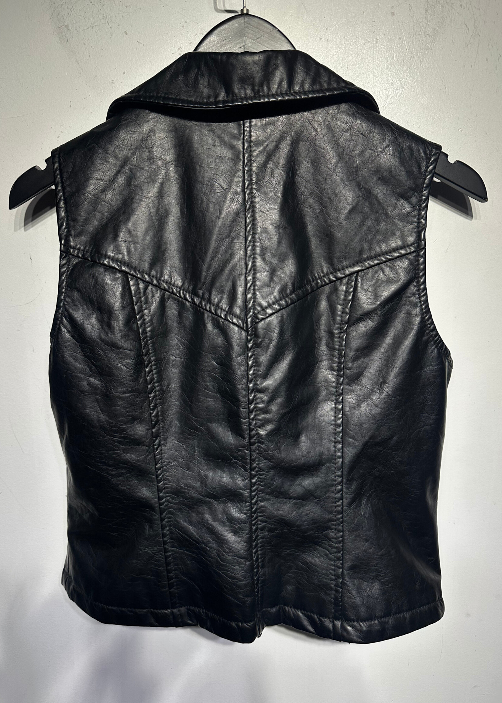 Red Snap Faux Leather Fringe Z/U Vest M