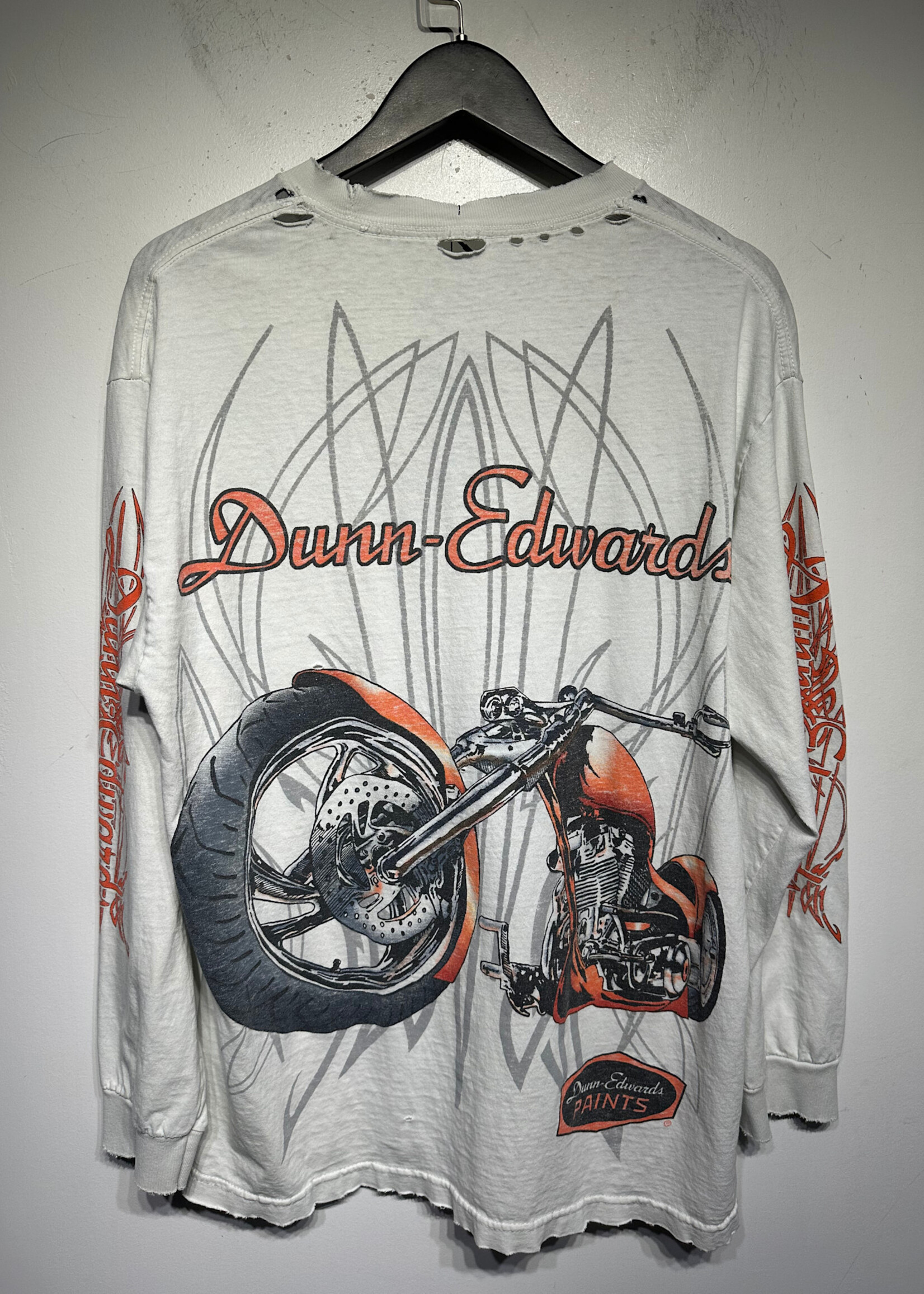 Dunn Edwards Paint White Distressed LS Tee L Masc AS IS