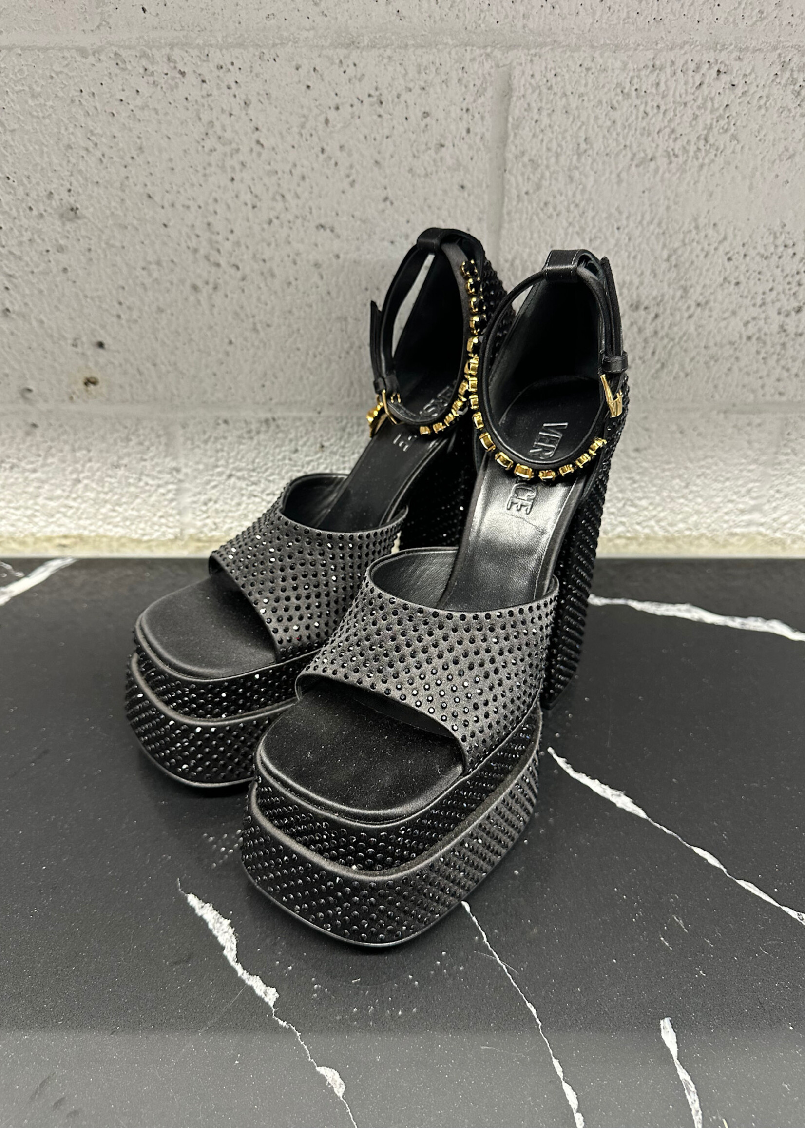 Versace Aevita Rhinestone Platform Pump Heels Fem 9