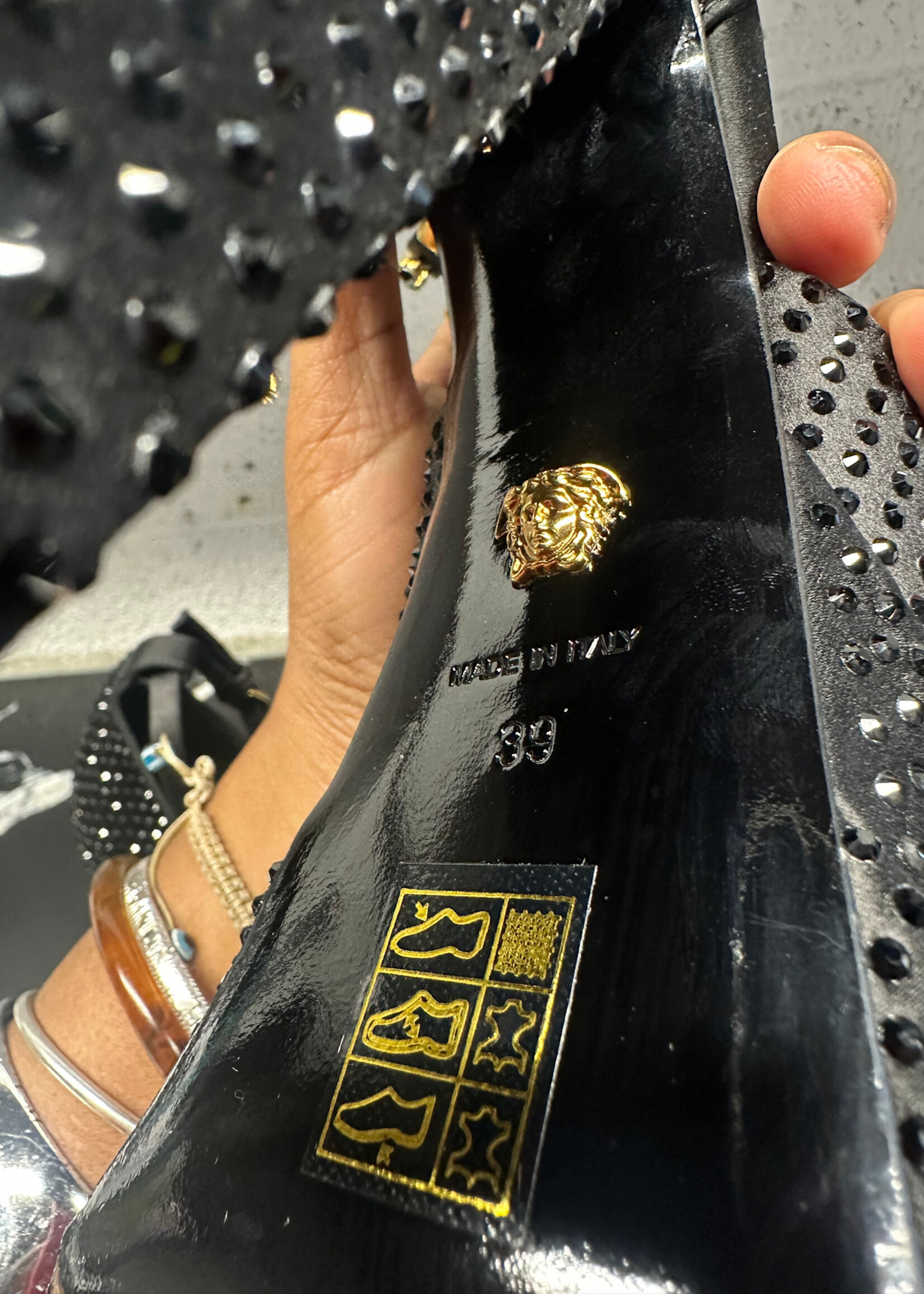 Versace Aevita Rhinestone Platform Pump Heels Fem 9
