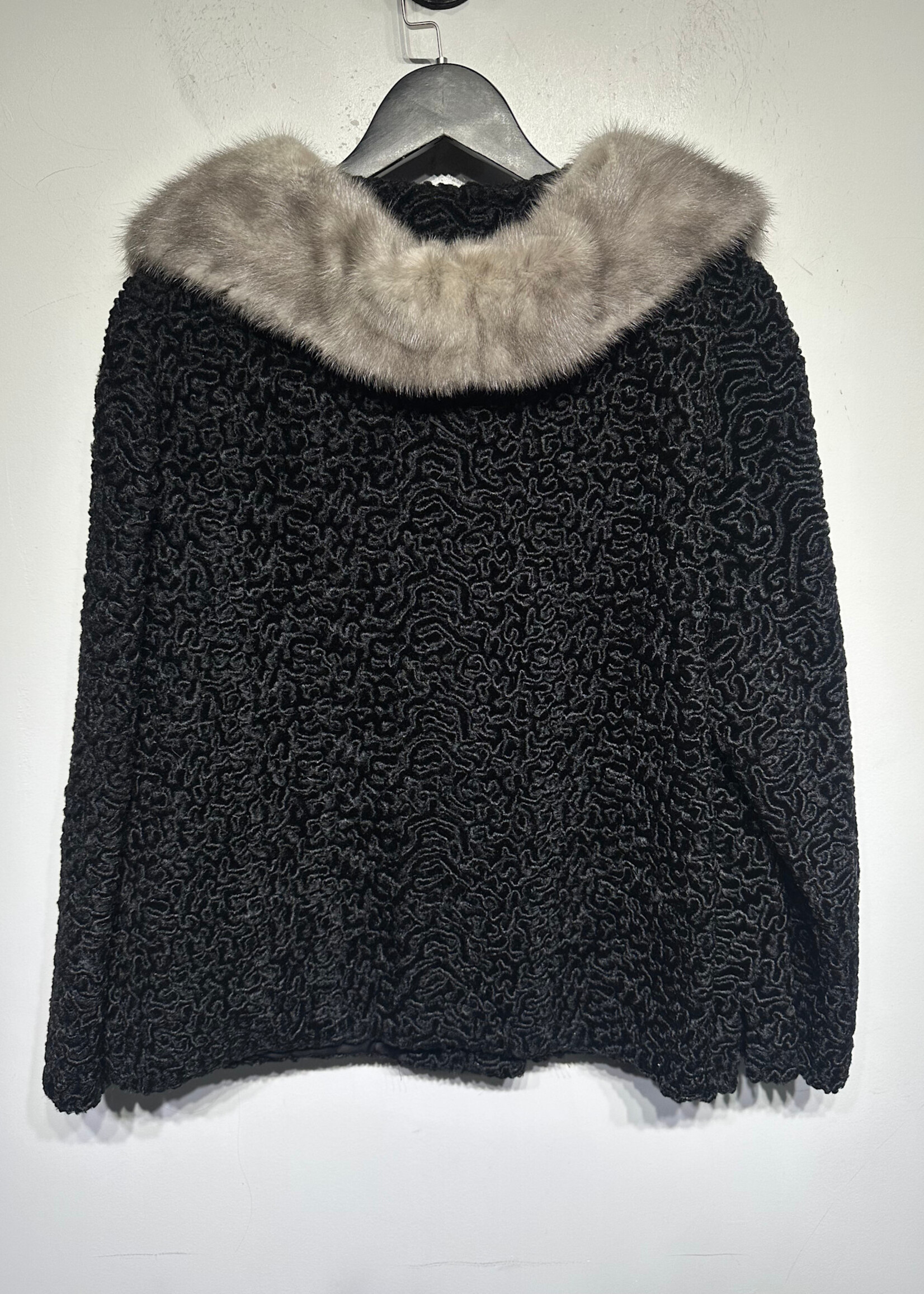 Lepshire Black Jacket w Fur Collar Fem M