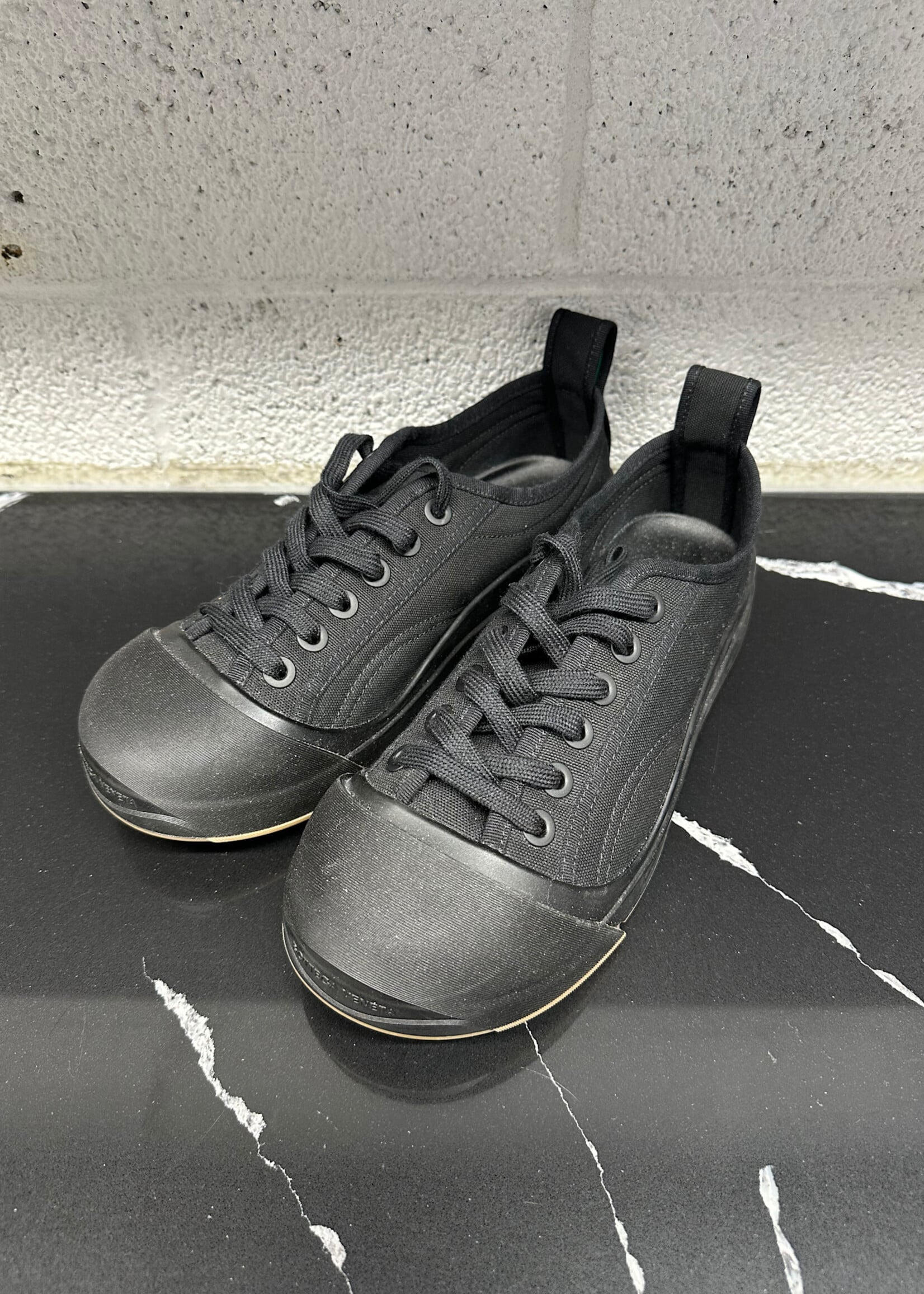 Bottega Black Low Top Sneakers 39.5/8.5