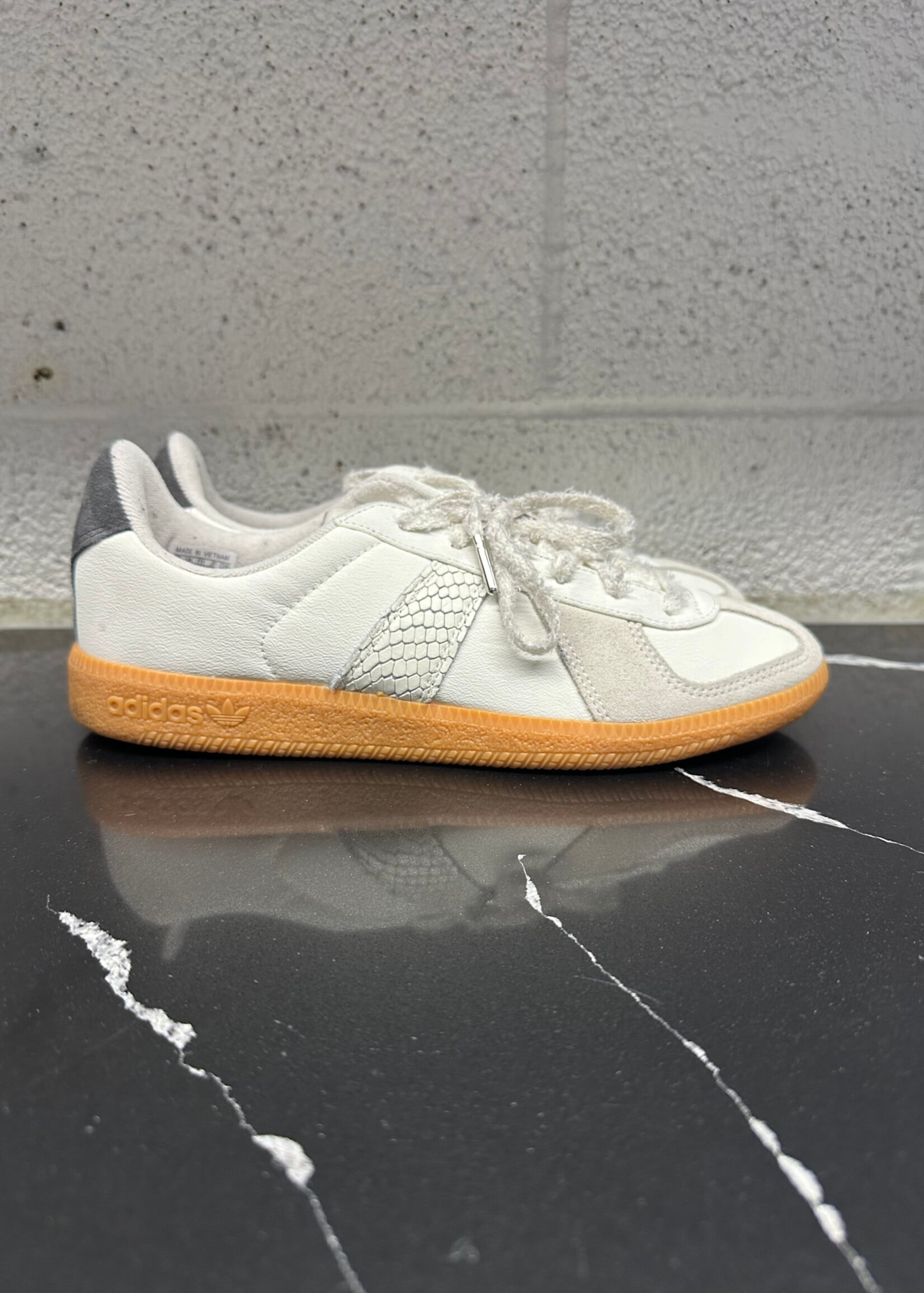 END X Adidas Samba Collab Shoes Masc 7.5/Fem 9