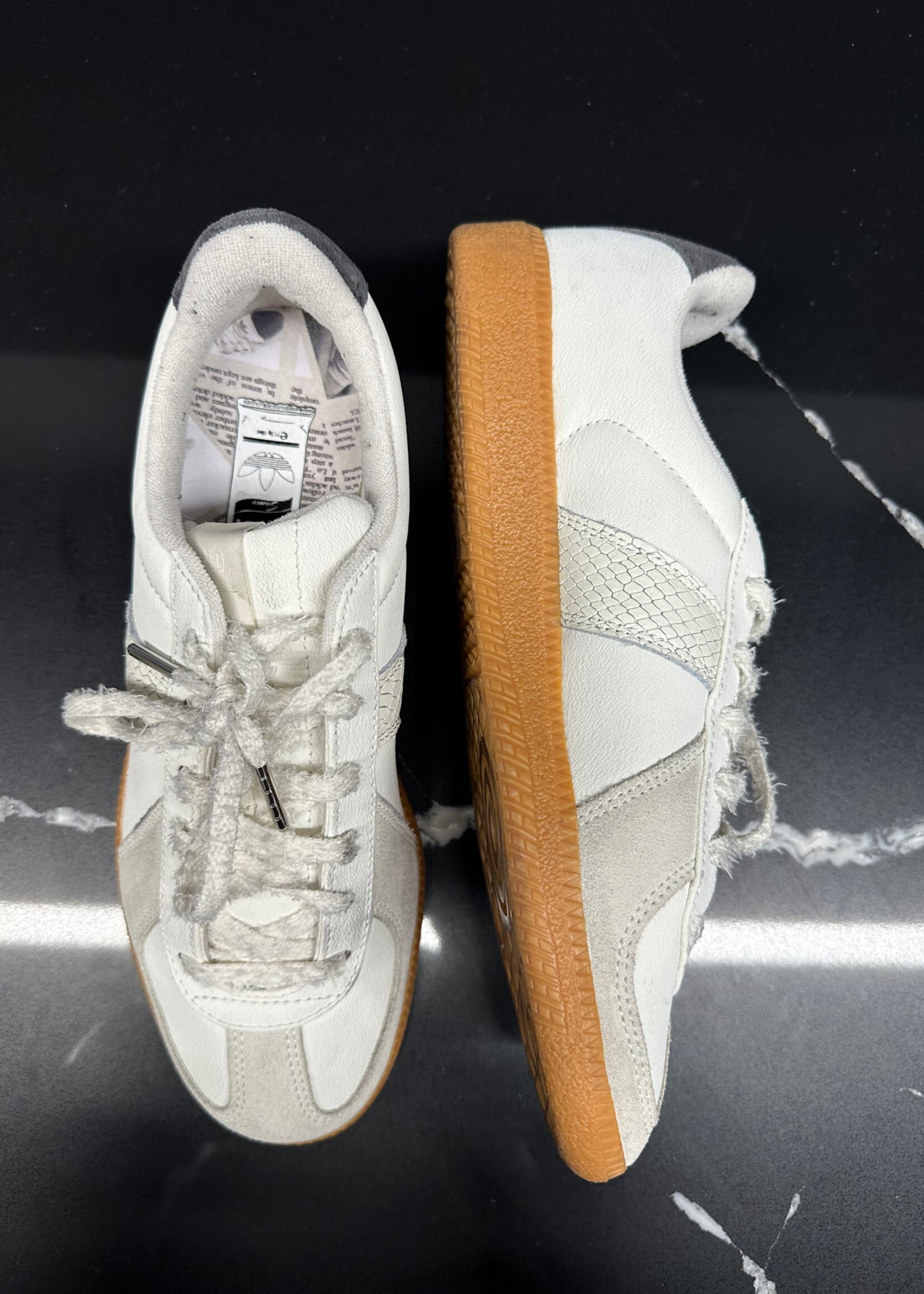 END X Adidas Samba Collab Shoes Masc 7.5/Fem 9