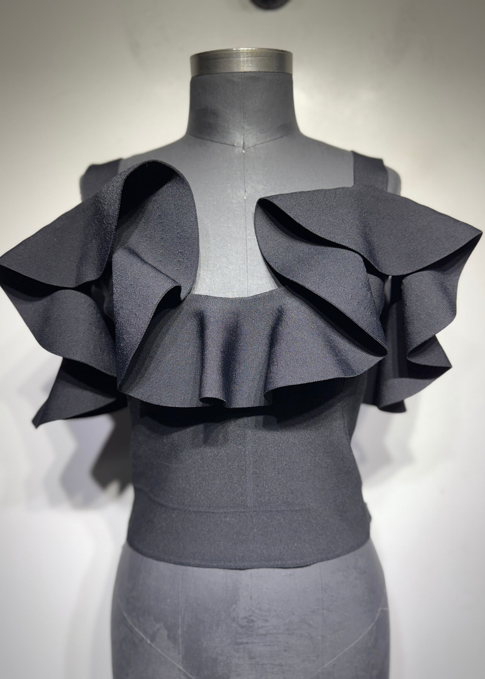 Alexander McQueen Black Ruffle Neck Tank Fem L
