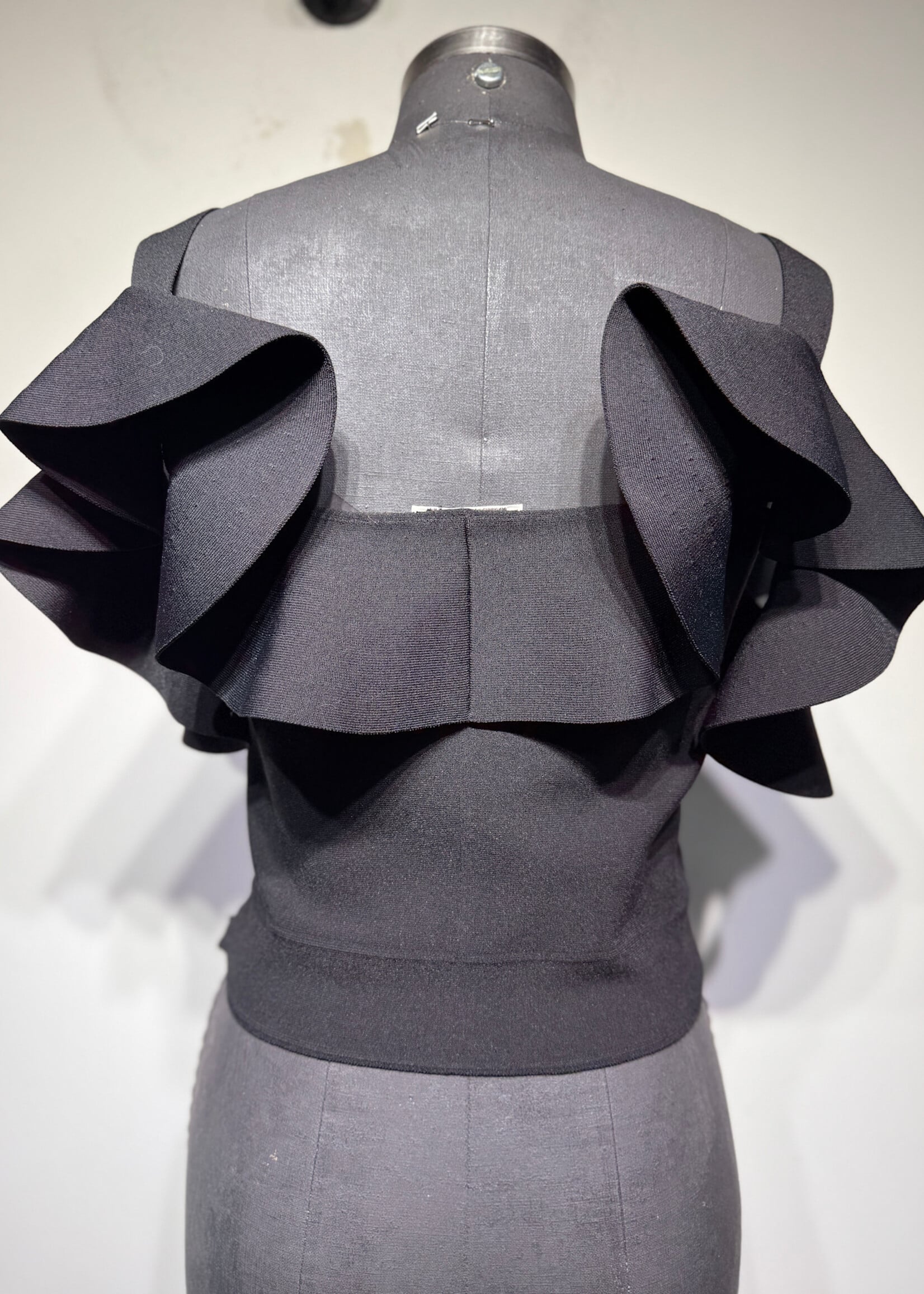 Alexander McQueen Black Ruffle Neck Tank Fem L