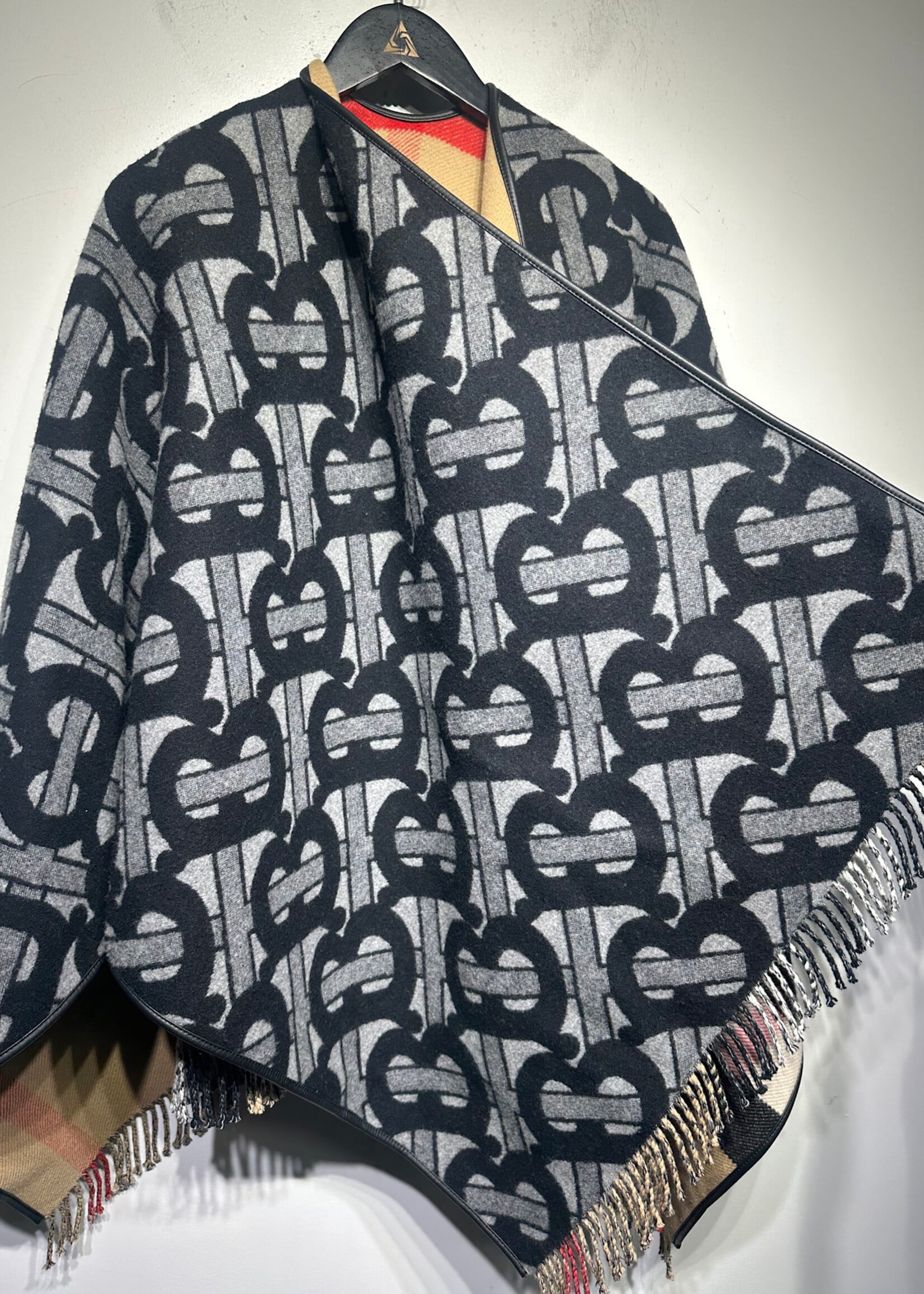 Burberry TB Novacheck Reversible Poncho OS