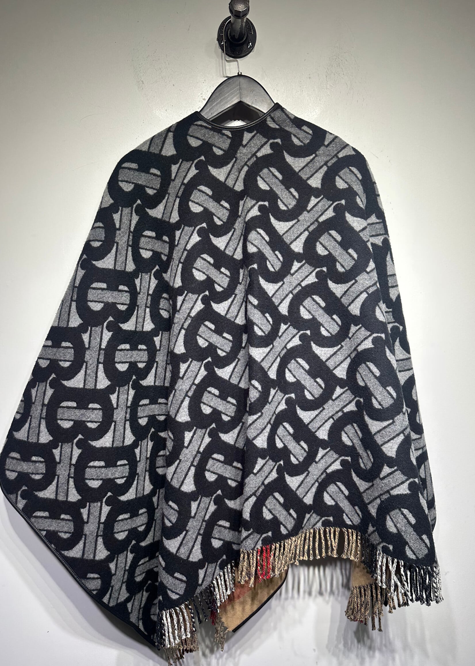 Burberry TB Novacheck Reversible Poncho OS