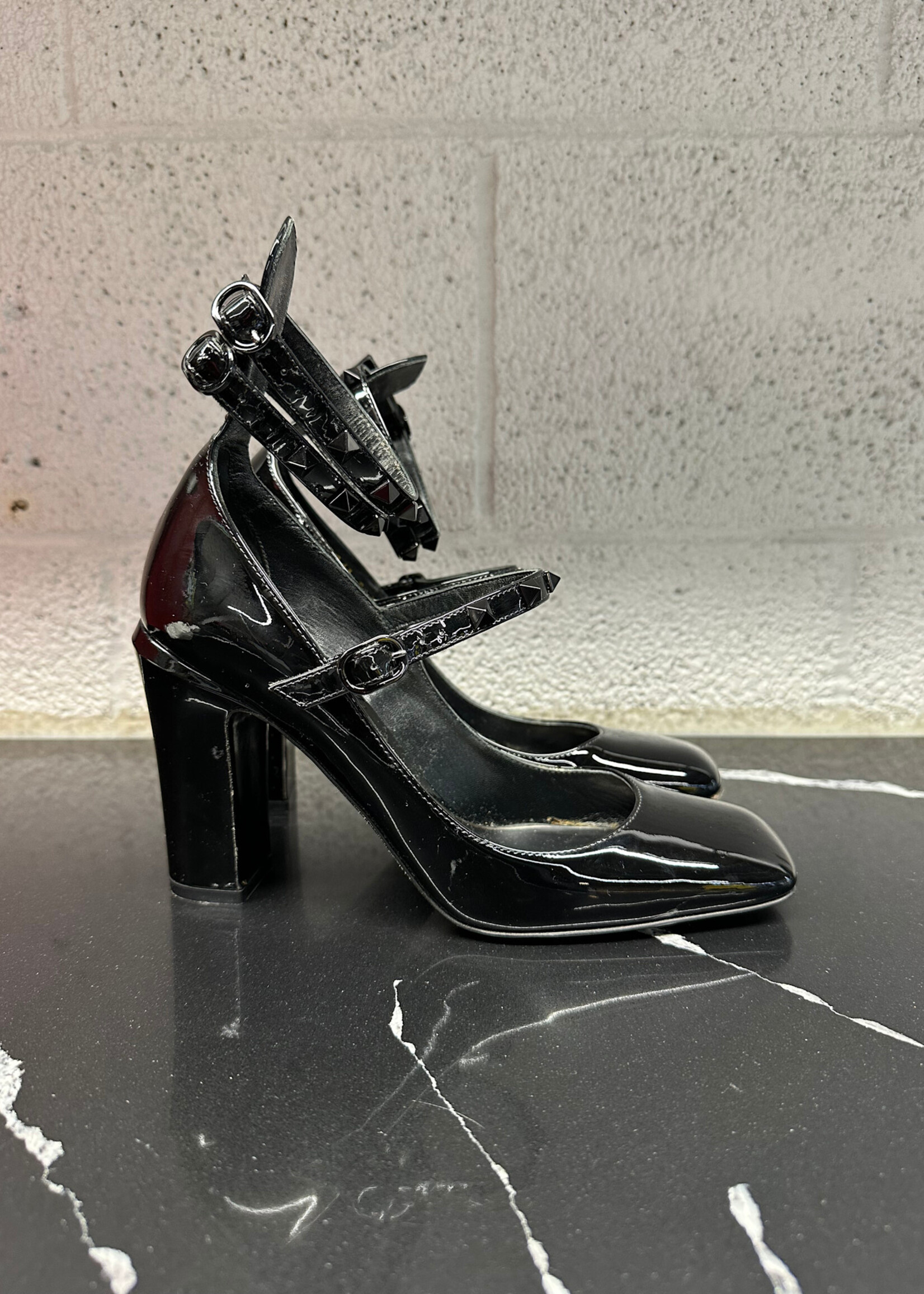 Valentino Black Ankle Strap Heels w Stud Details Fem 6.5