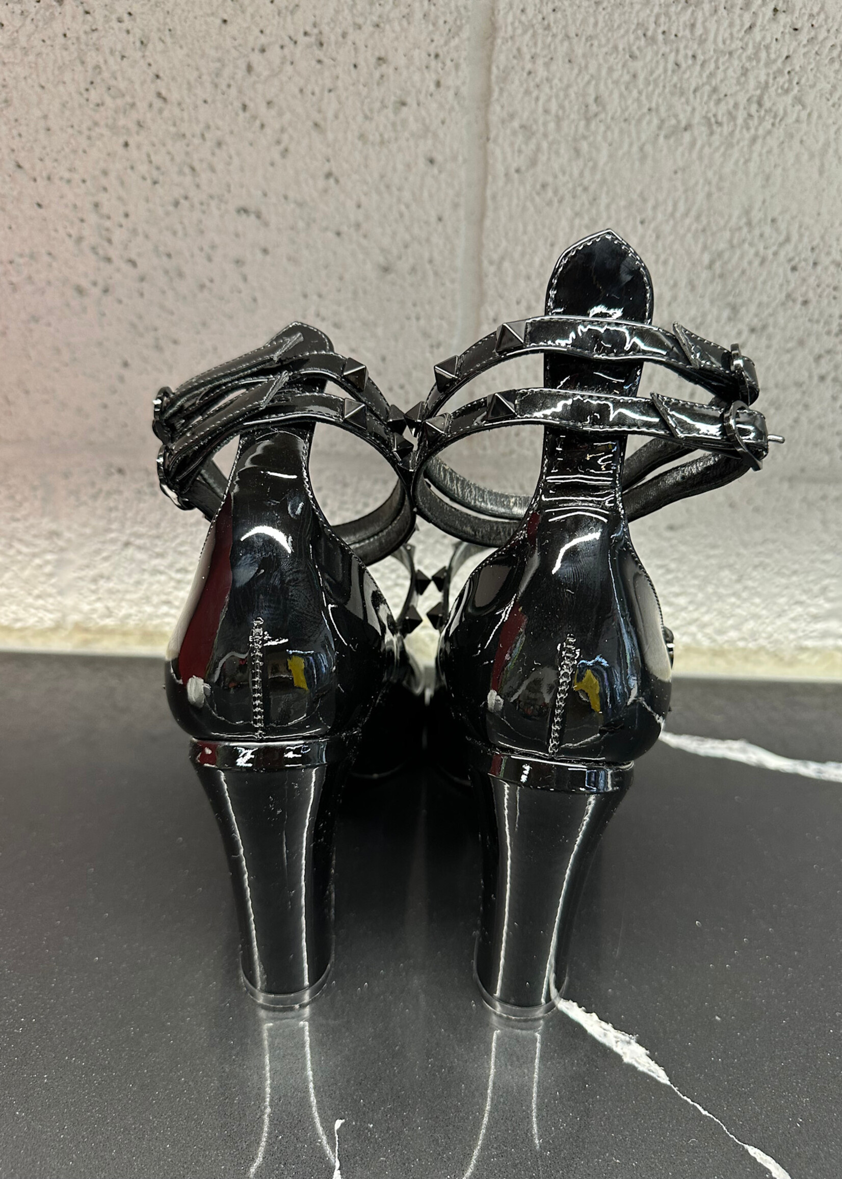 Valentino Black Ankle Strap Heels w Stud Details Fem 6.5