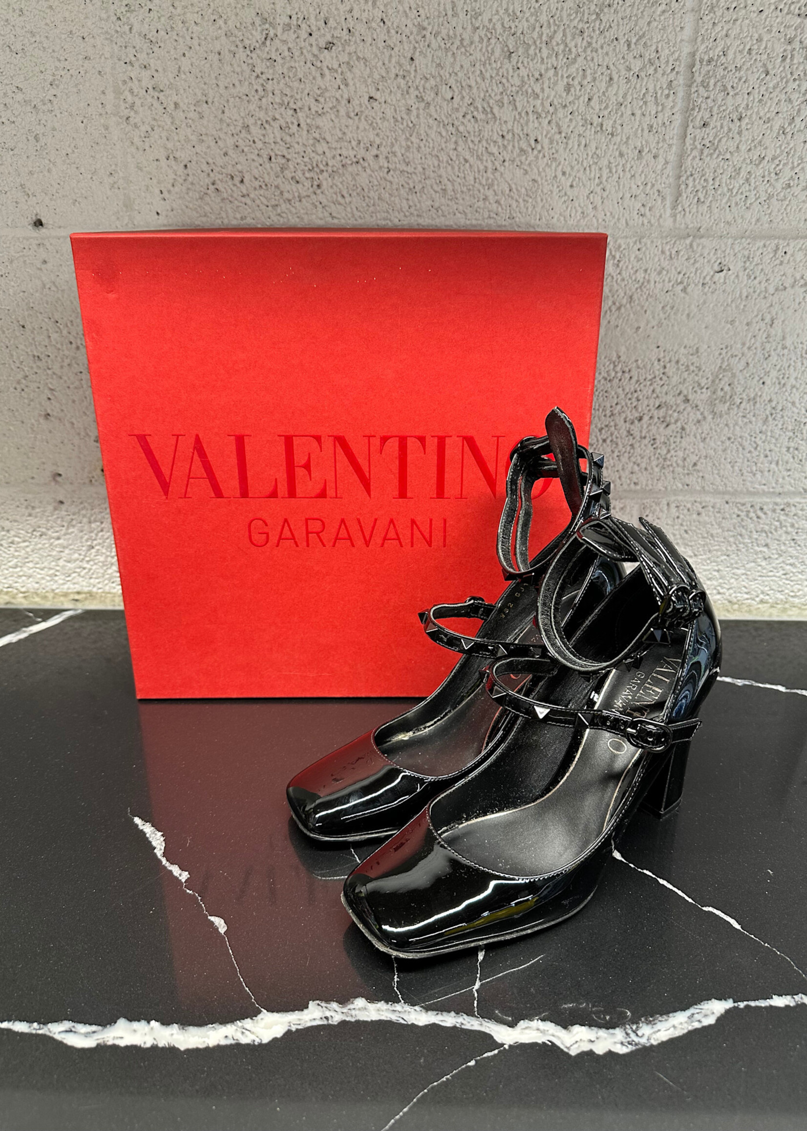 Valentino Black Ankle Strap Heels w Stud Details Fem 6.5