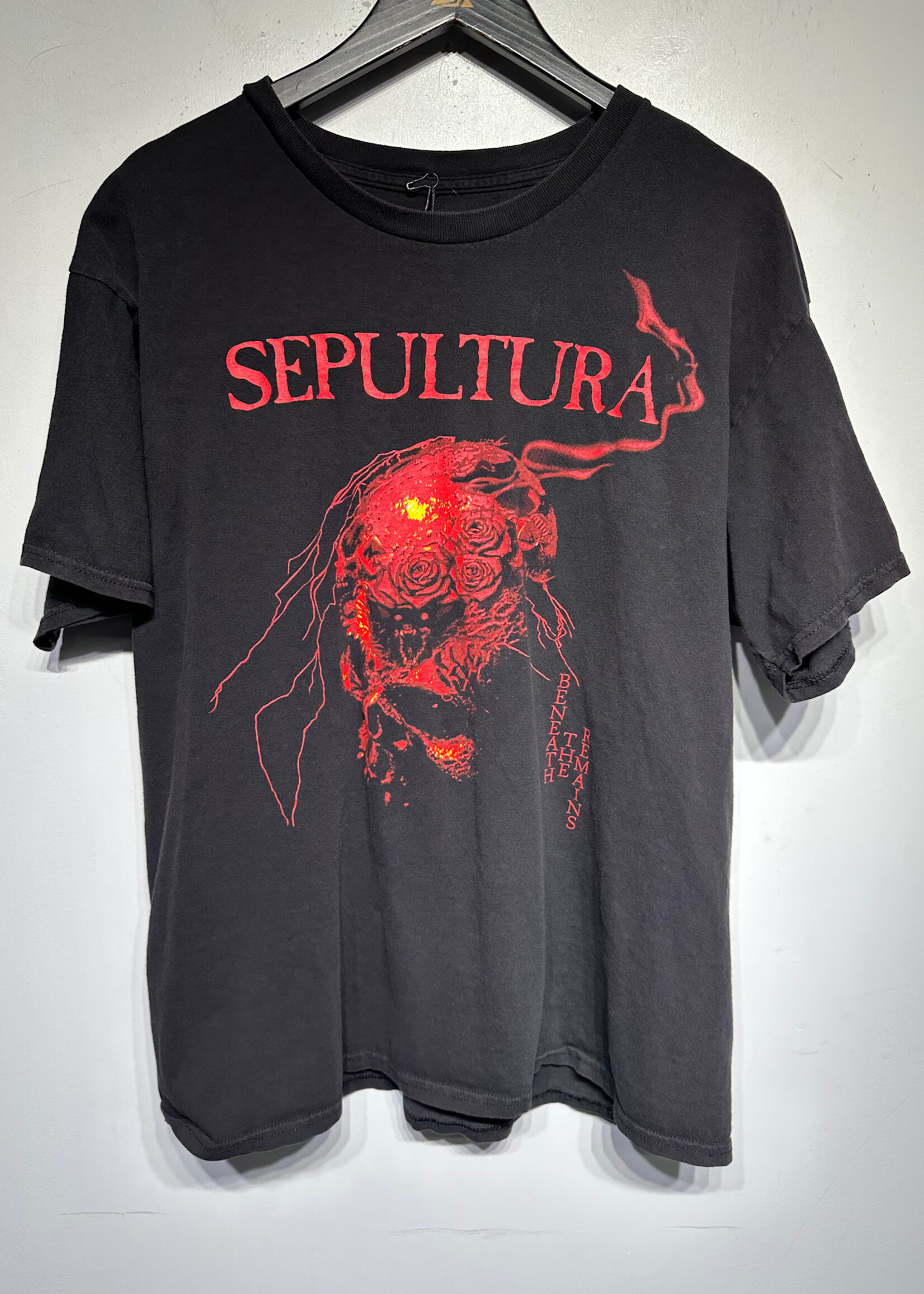 Sepultura Black Red Beneath The Remains Tee XL