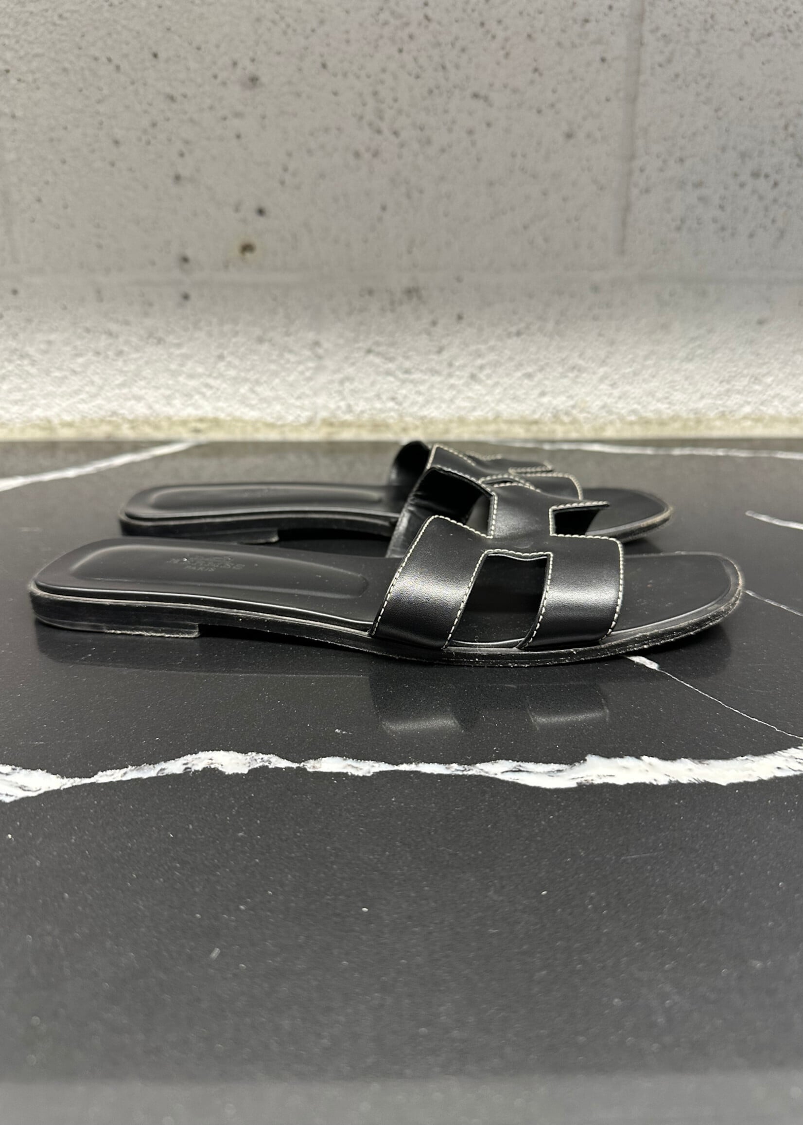 Hermes Oran Black Leather Sandal 39.5/8.5