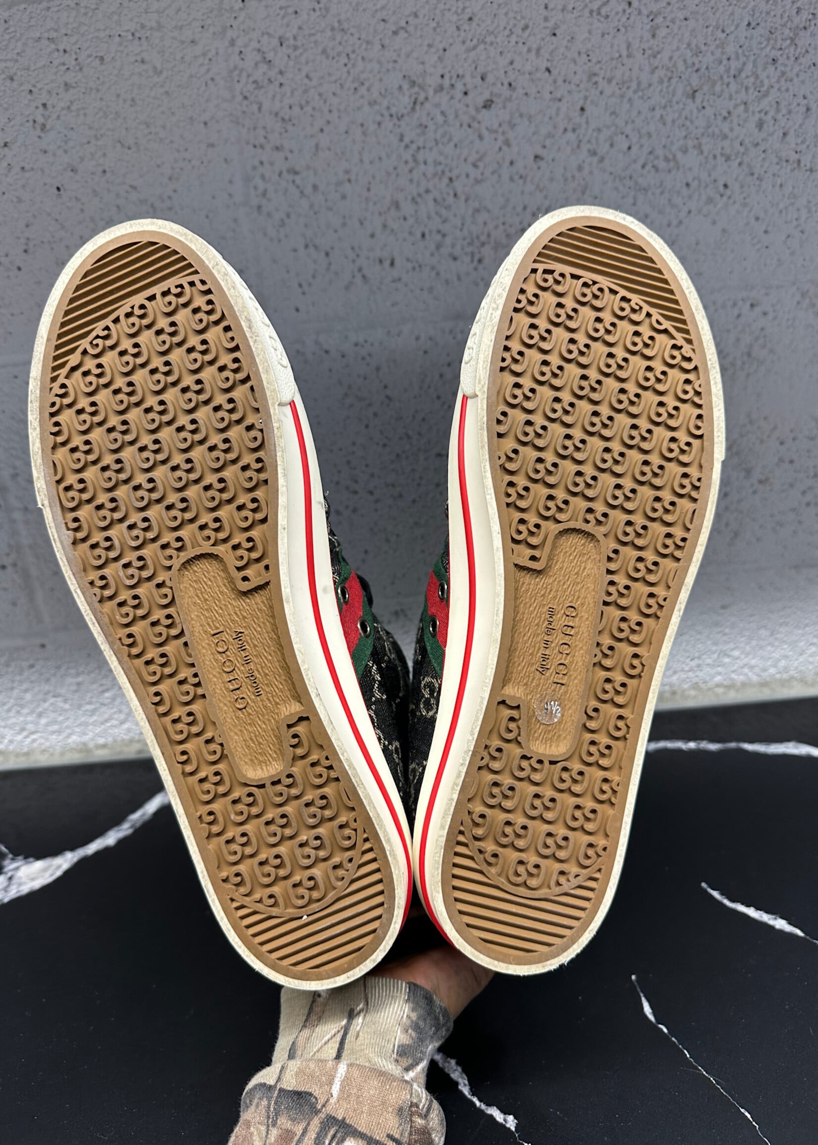Gucci 1977 Black Monogram Hi Top Sneakers Masc 9.5