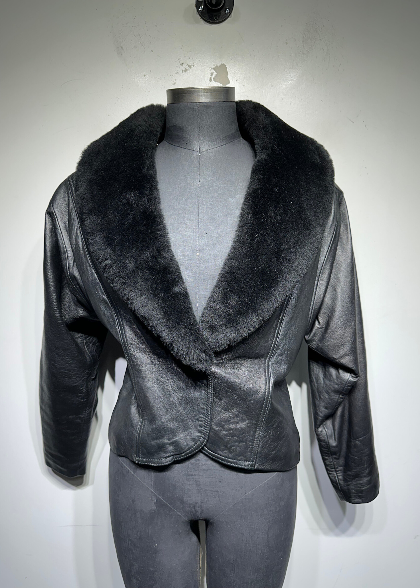 Sosino Vintage Fuzzy Collar Leather Jacket M