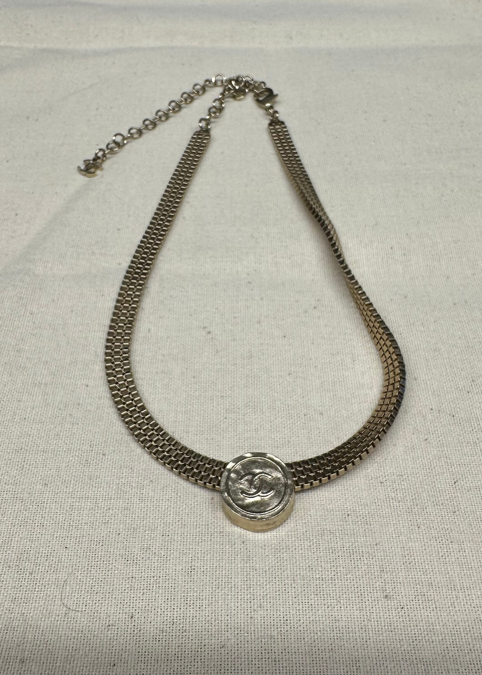 Chanel 2022 Gold Circle Logo Necklace