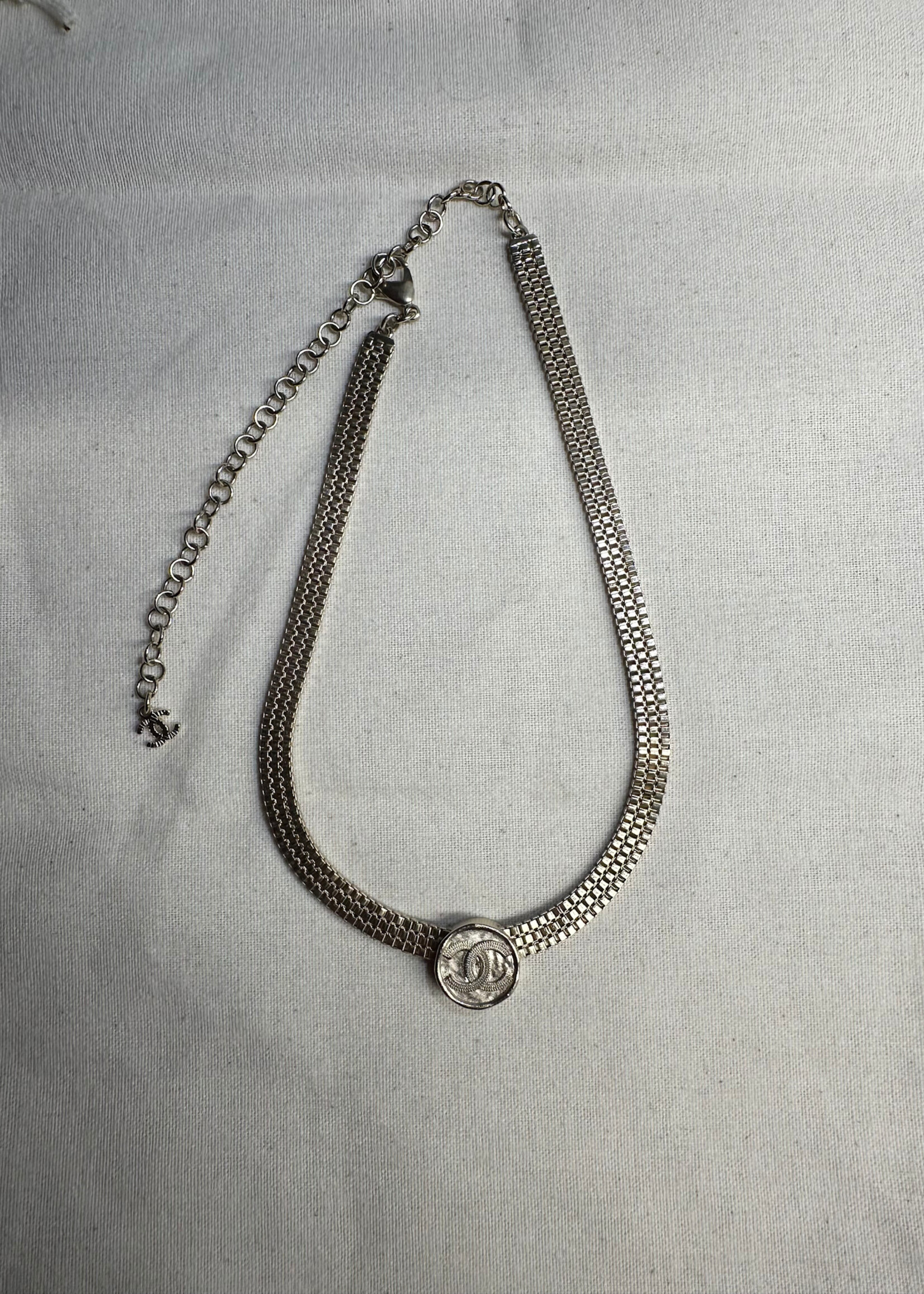 Chanel 2022 Gold Circle Logo Necklace