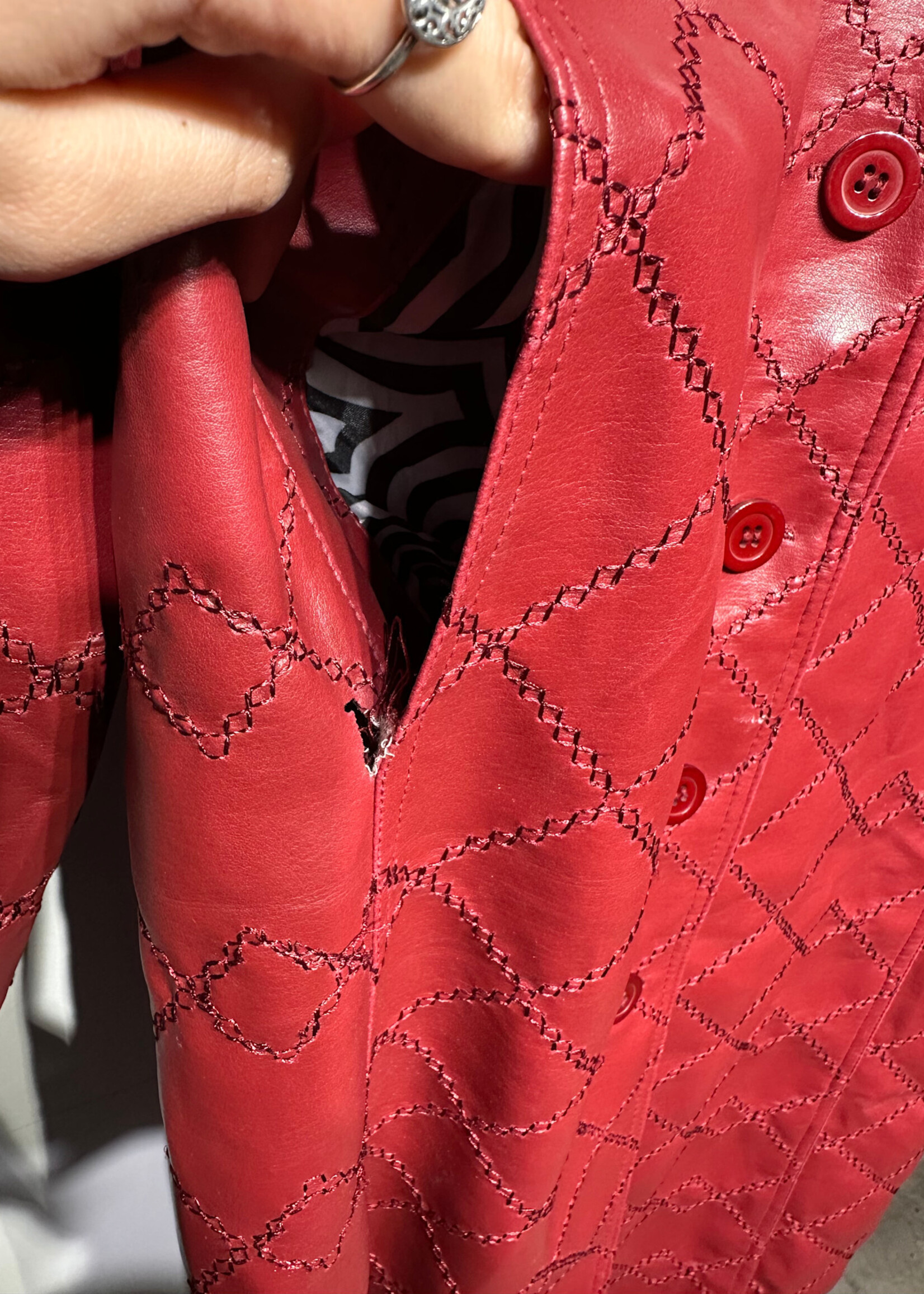 ENR Red Diamond Stitch Red Faux Leather Trench Fem L