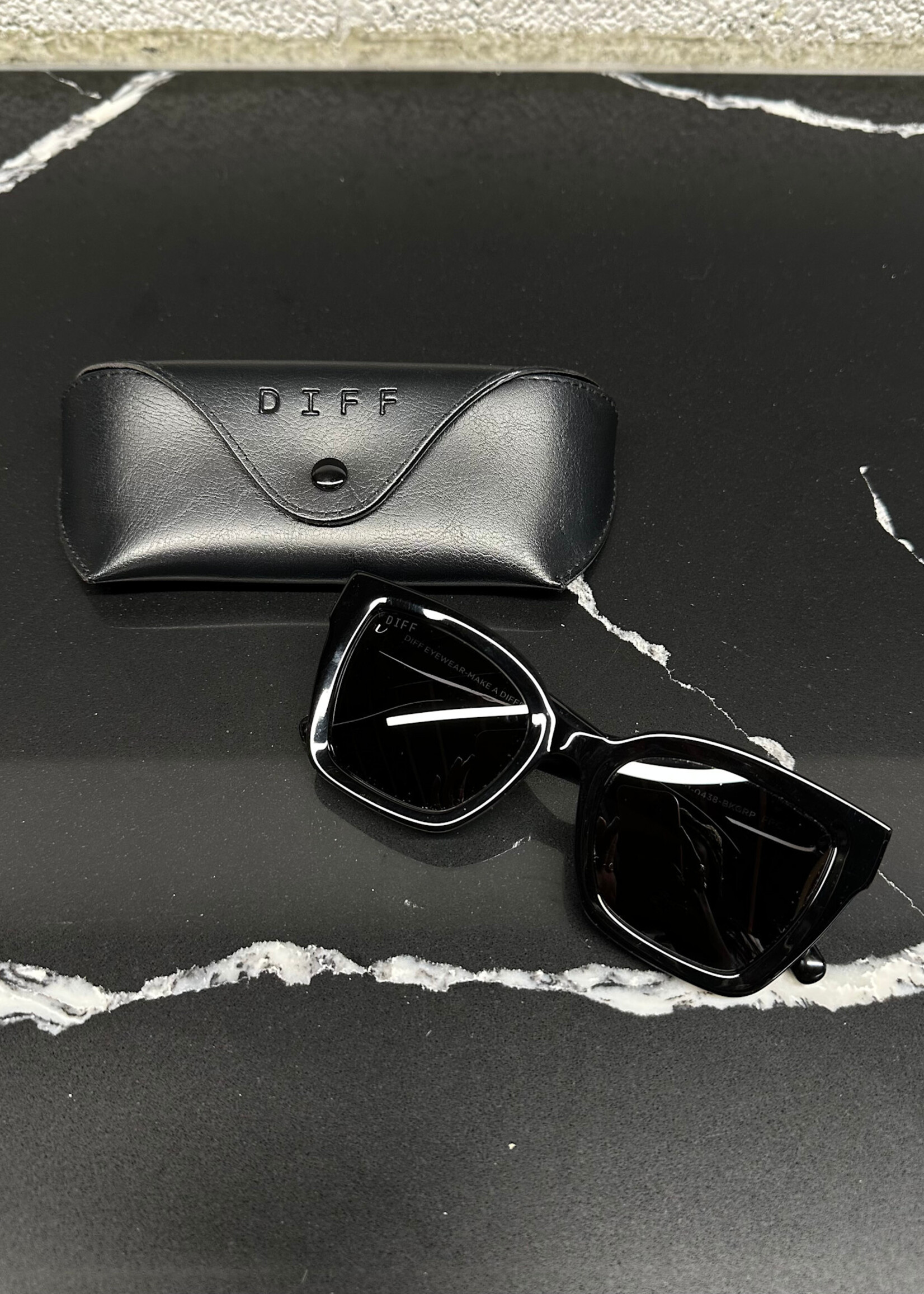 Diff Eyewear Black RHYS DE01 Shades OS