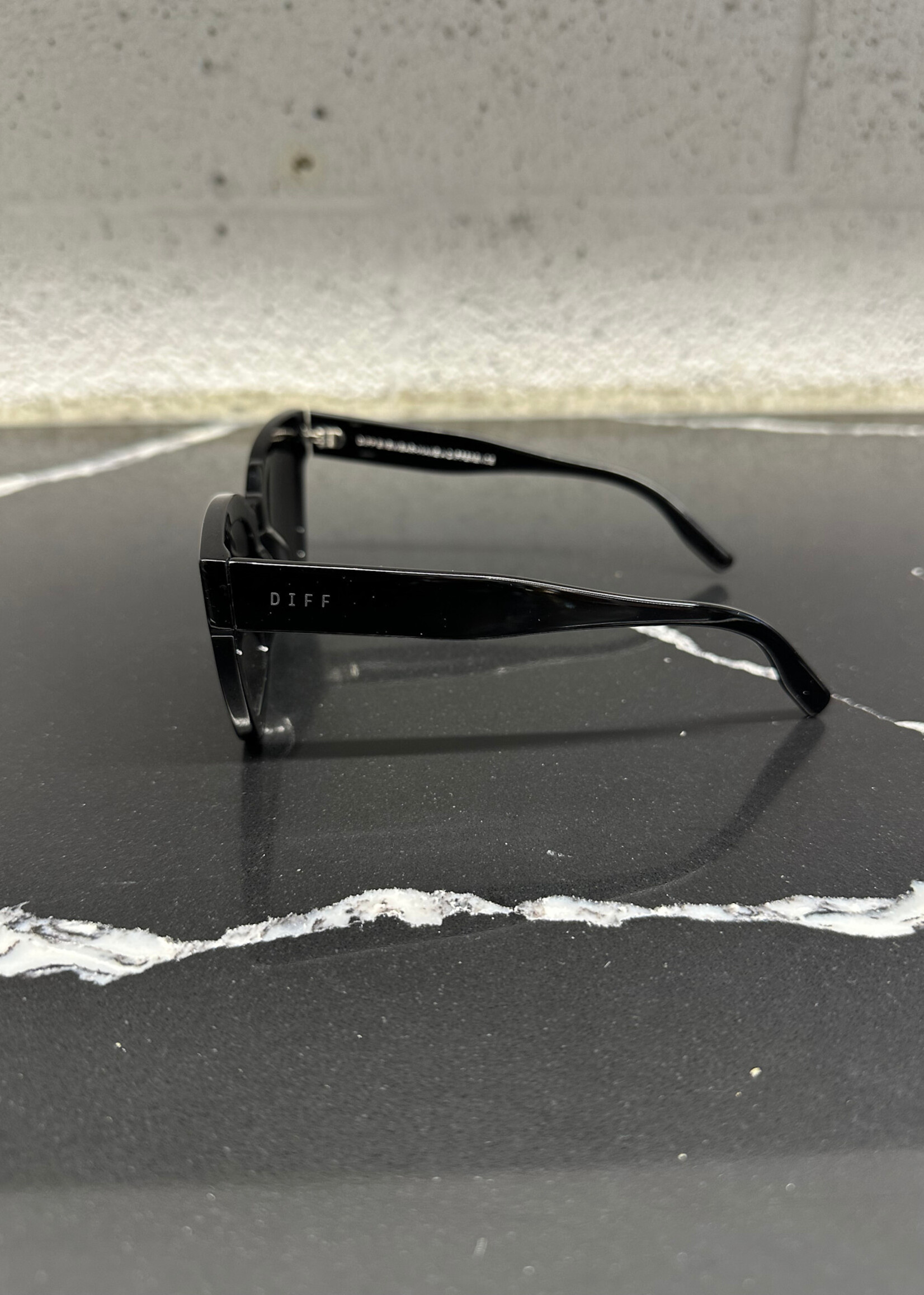 Diff Eyewear Black RHYS DE01 Shades OS