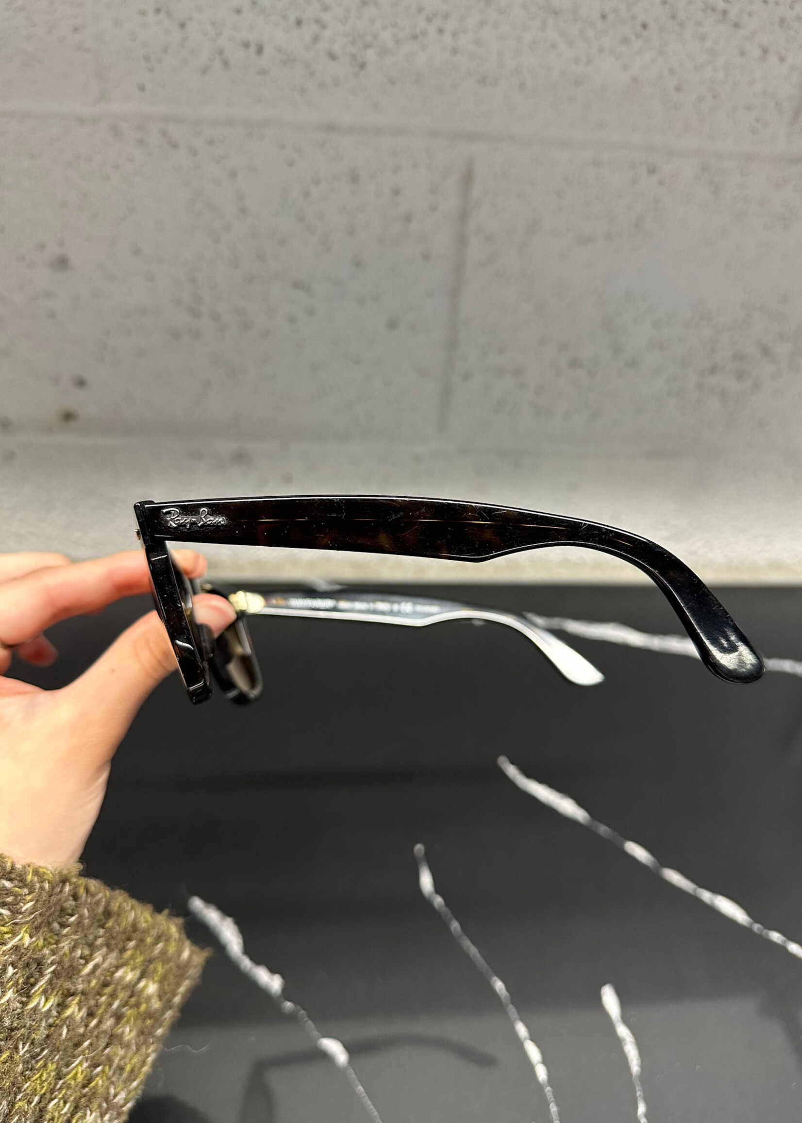 Ray Ban Polarized Wayfarer WITH CASE