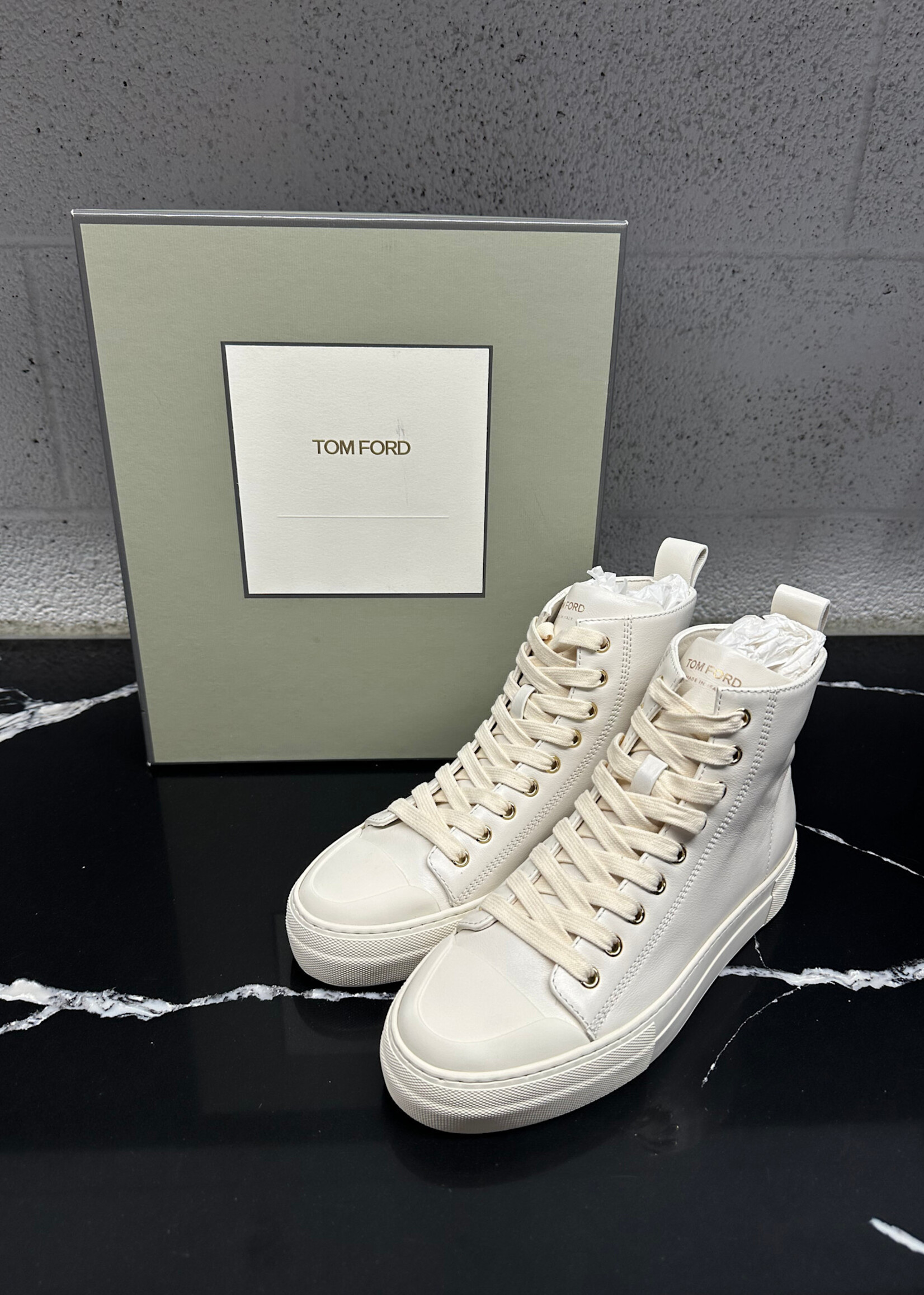 Tom Ford White Cambridge Sneakers  37/ Fem 7 Retail: $990