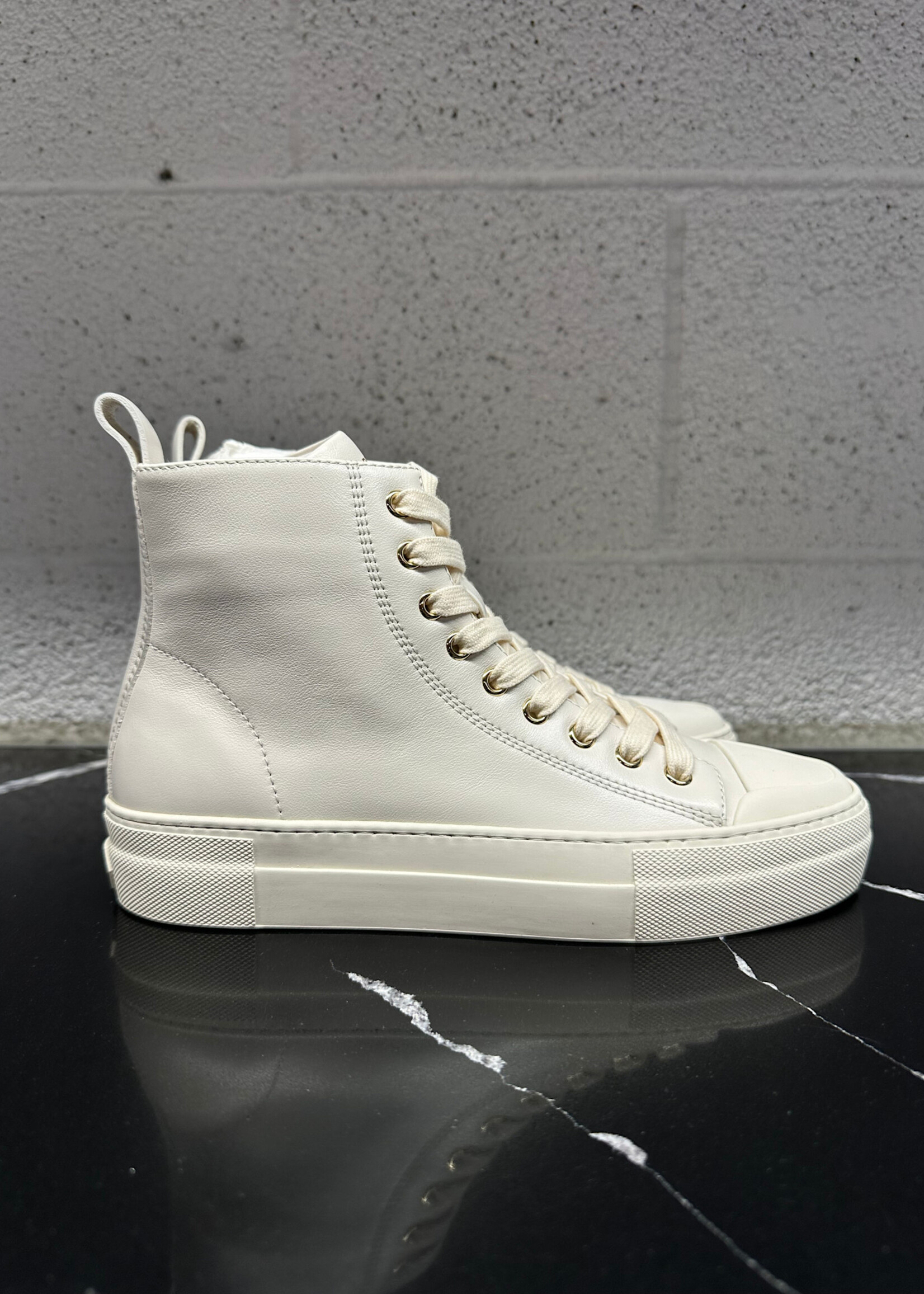 Tom Ford White Cambridge Sneakers  37/ Fem 7 Retail: $990
