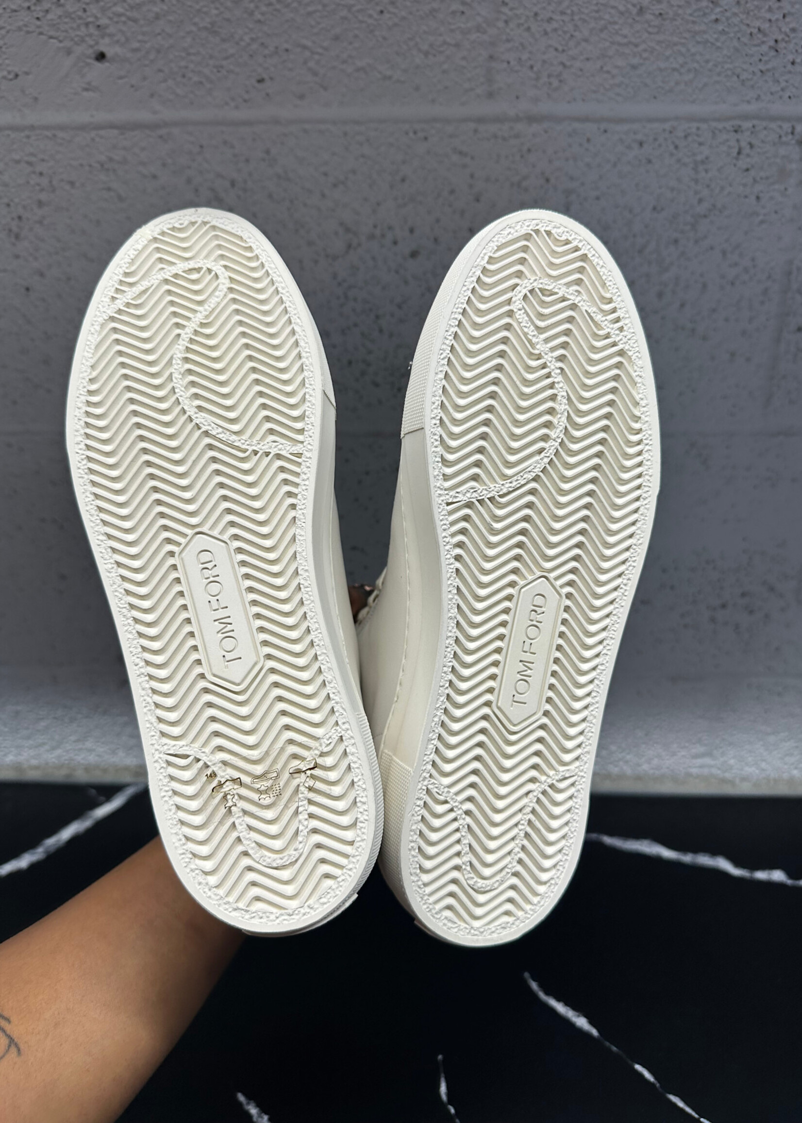 Tom Ford White Cambridge Sneakers  37/ Fem 7 Retail: $990