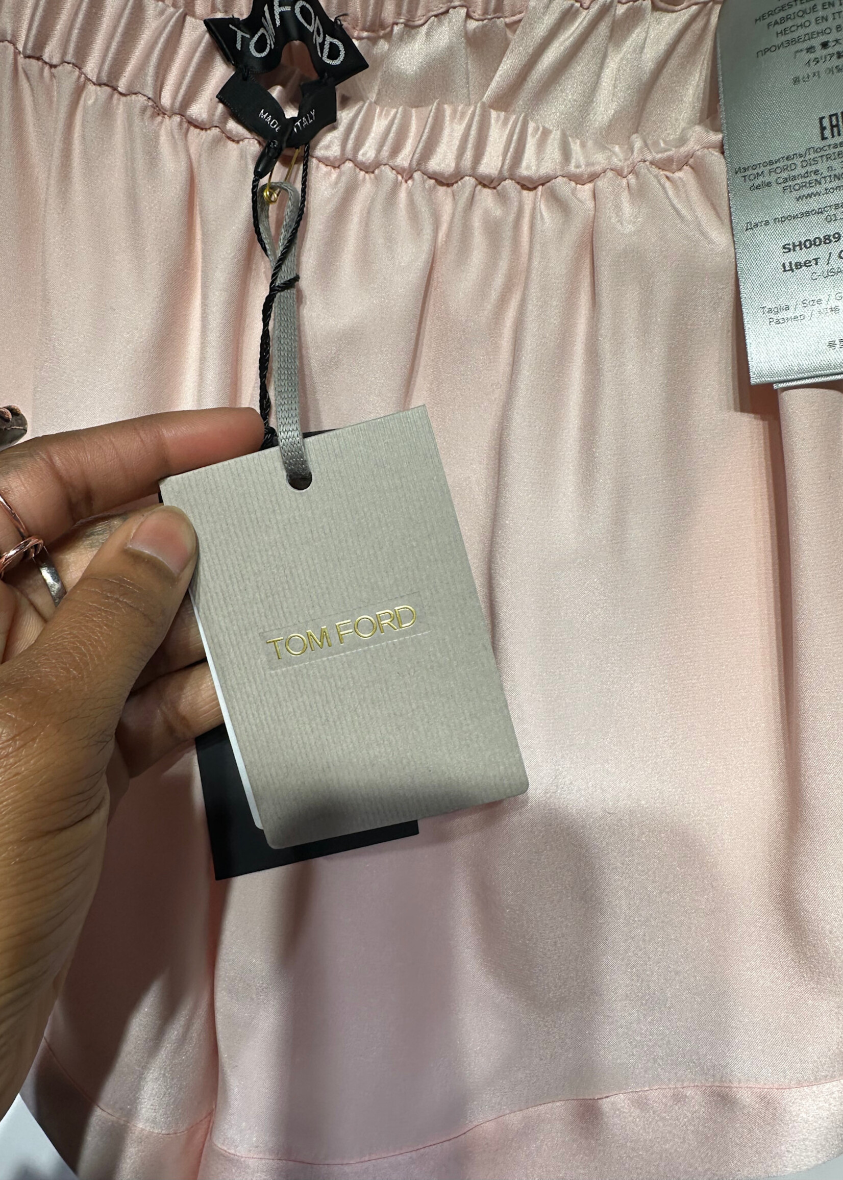 Tom Ford Pink Silk Shorts Fem 24 (Re $790)