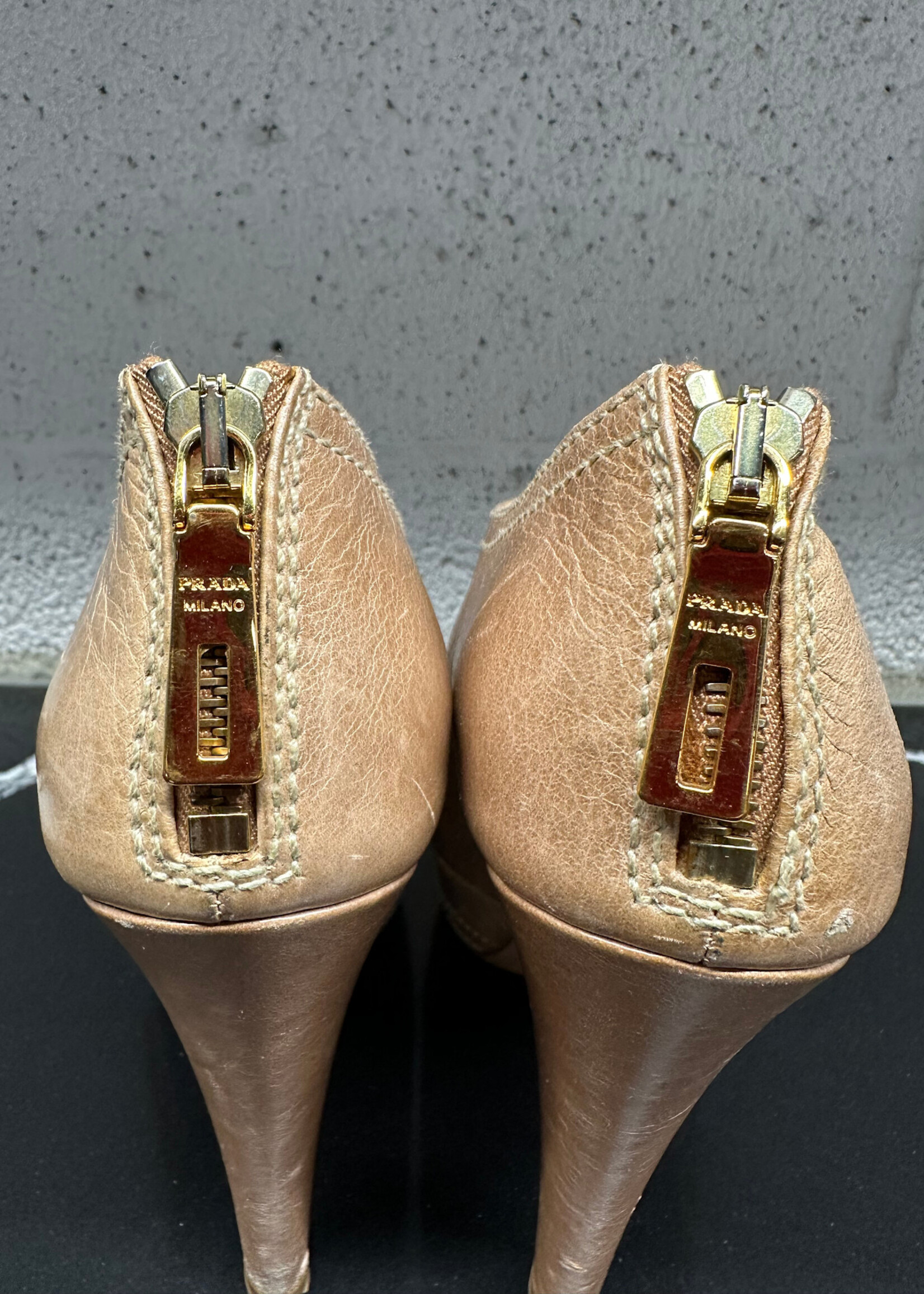 Prada Nude Leather Peep Toe Bootie 8/38 Fem