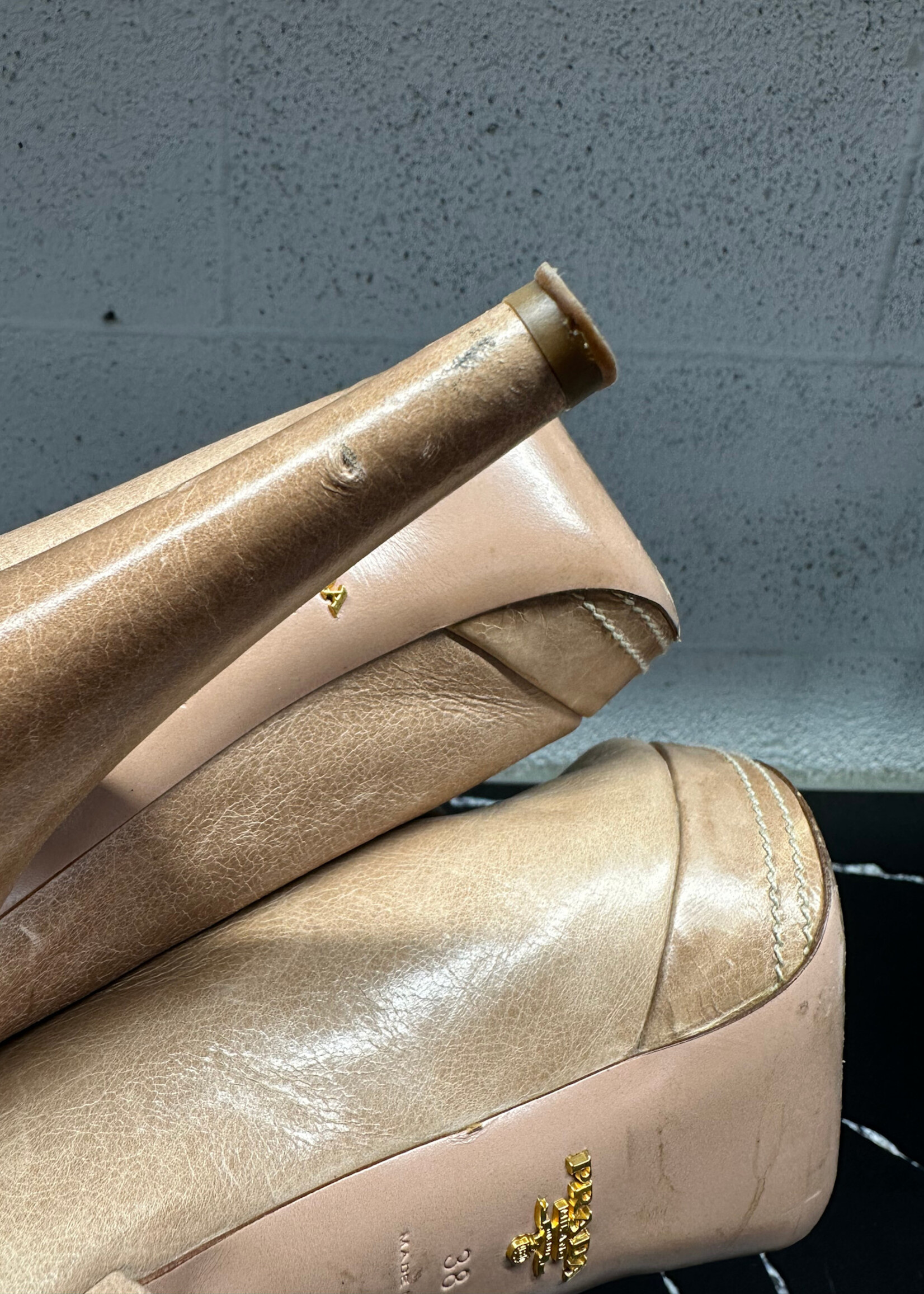 Prada Nude Leather Peep Toe Bootie 8/38 Fem