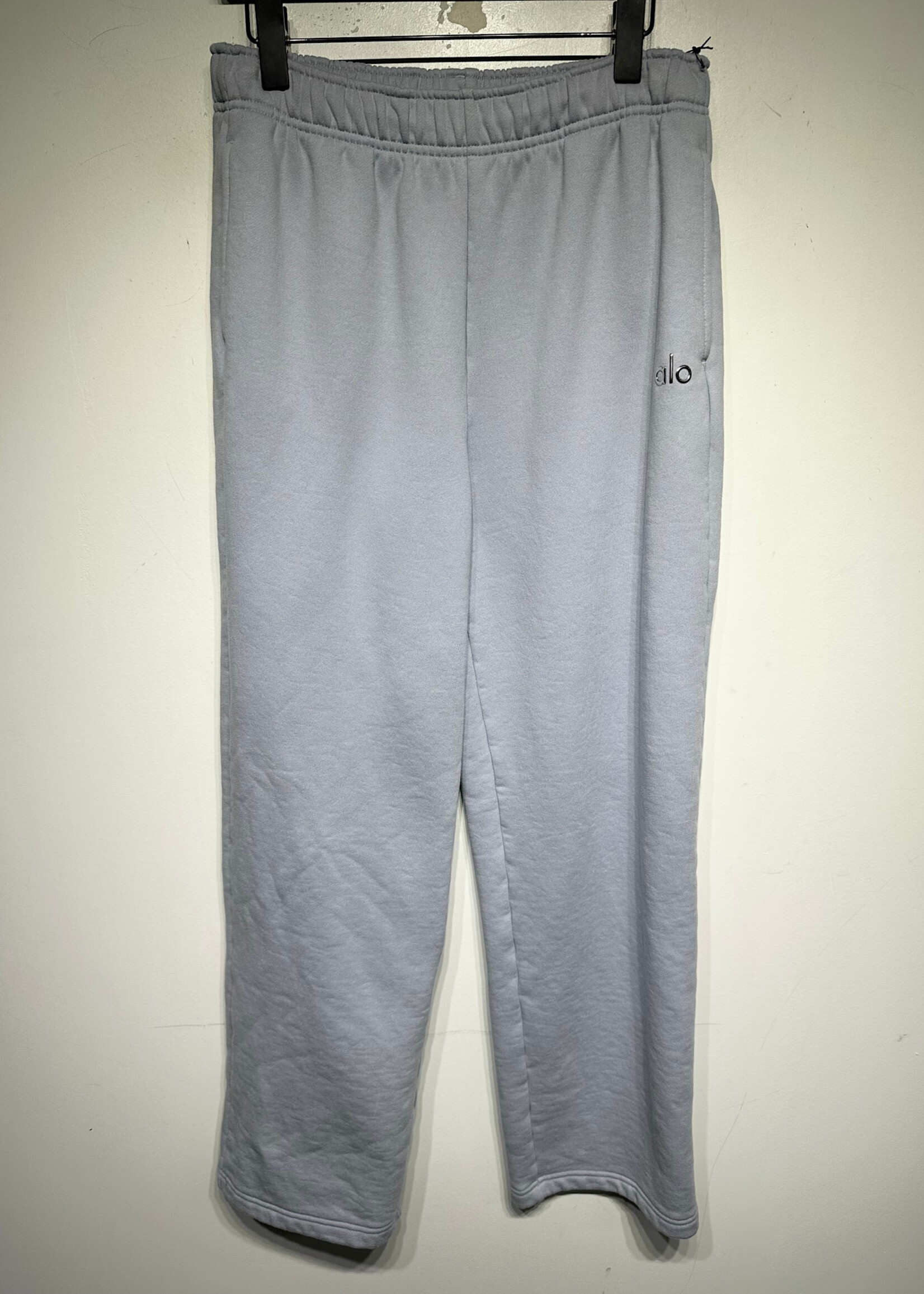 ALO NWT Winter Frost Accolade Straight Leg Sweats S